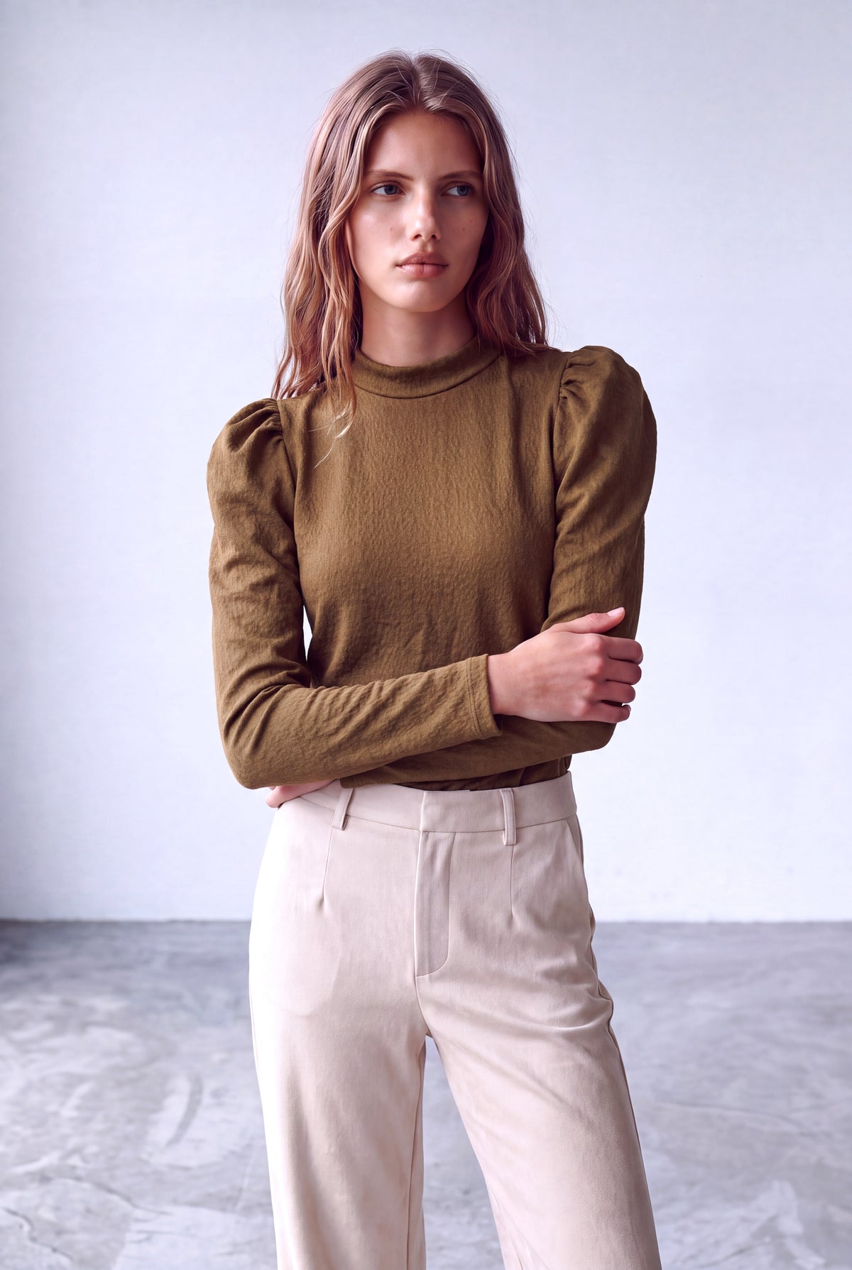 Haki Kadın Haki Kabartmalı Dokulu Dik Yaka Uzun Balon Kollu Arka Düğme Kapamalı Bluz LIA - Top - Westmark London EU(TR) Store Organik Pamuklu Sürdürülebilir Moda