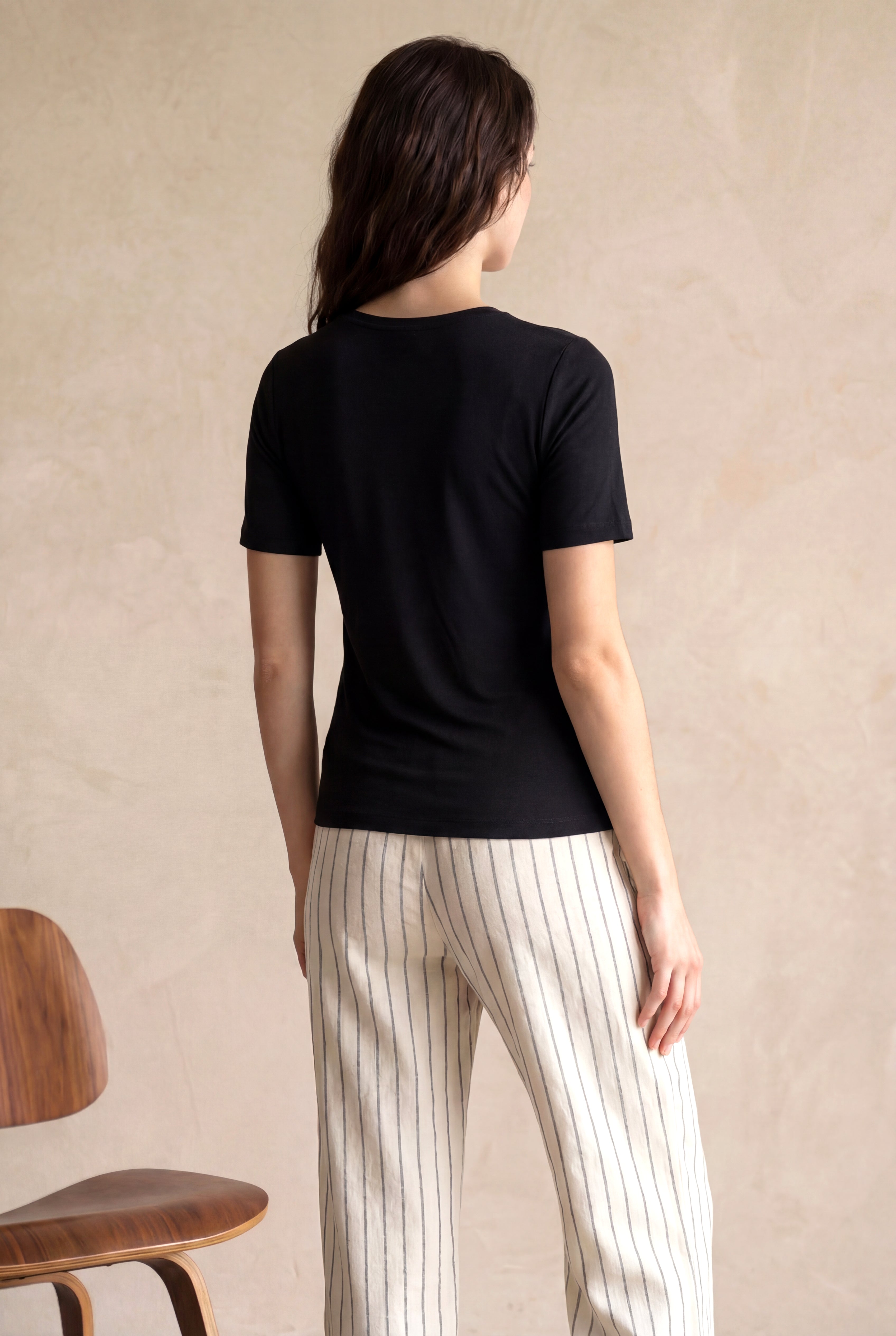 Kadın Regular Fit V-Yaka Pamuk / Elastan Kısa Kol Siyah Düğüm Detaylı T-Shirt SIENA - Top - Westmark London EU(TR) Store Organik Pamuklu Sürdürülebilir Moda