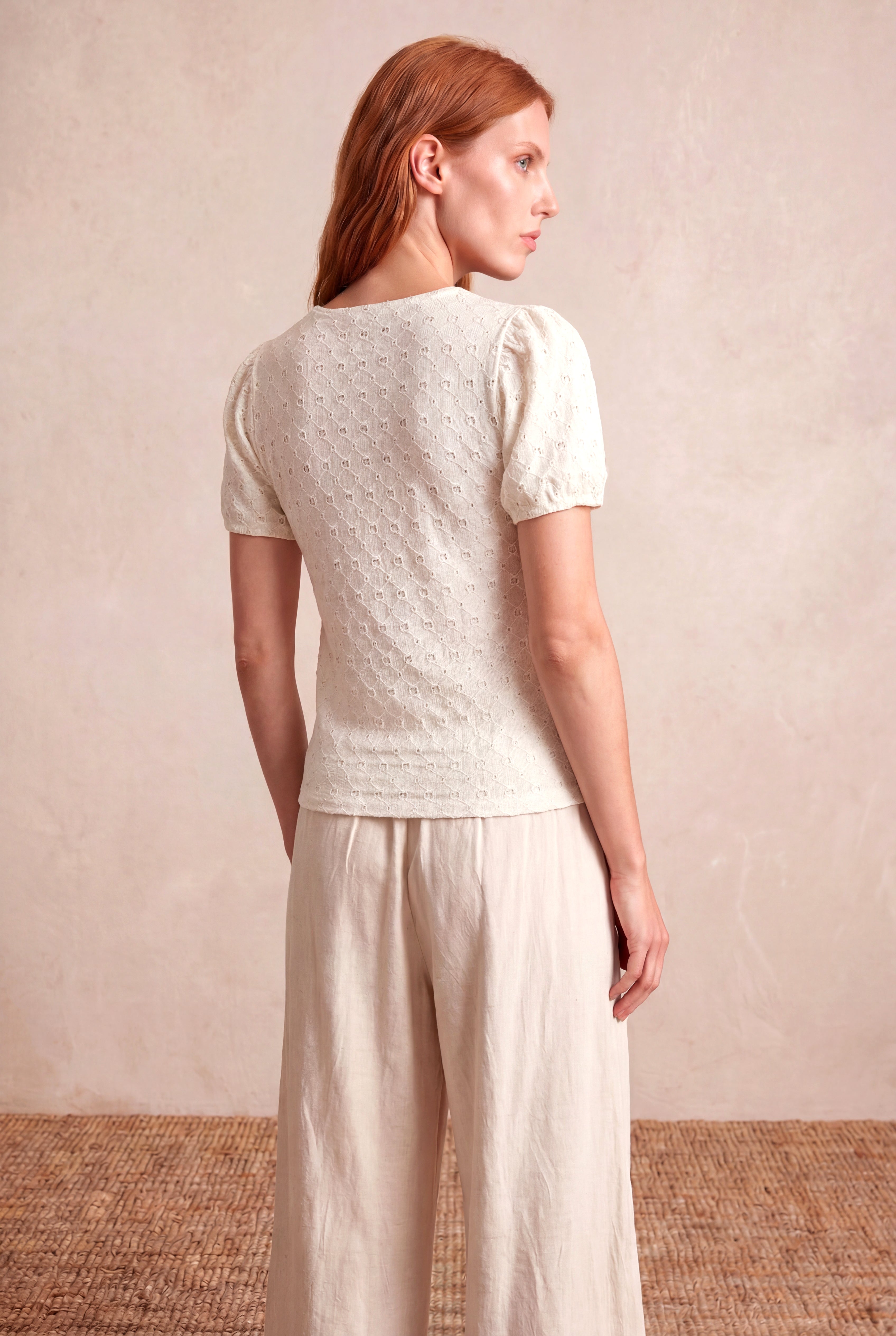Kadın Ekru Regular Fit Bisiklet Yaka Kısa Kollu Dantel Detaylı T-Shirt ANITA