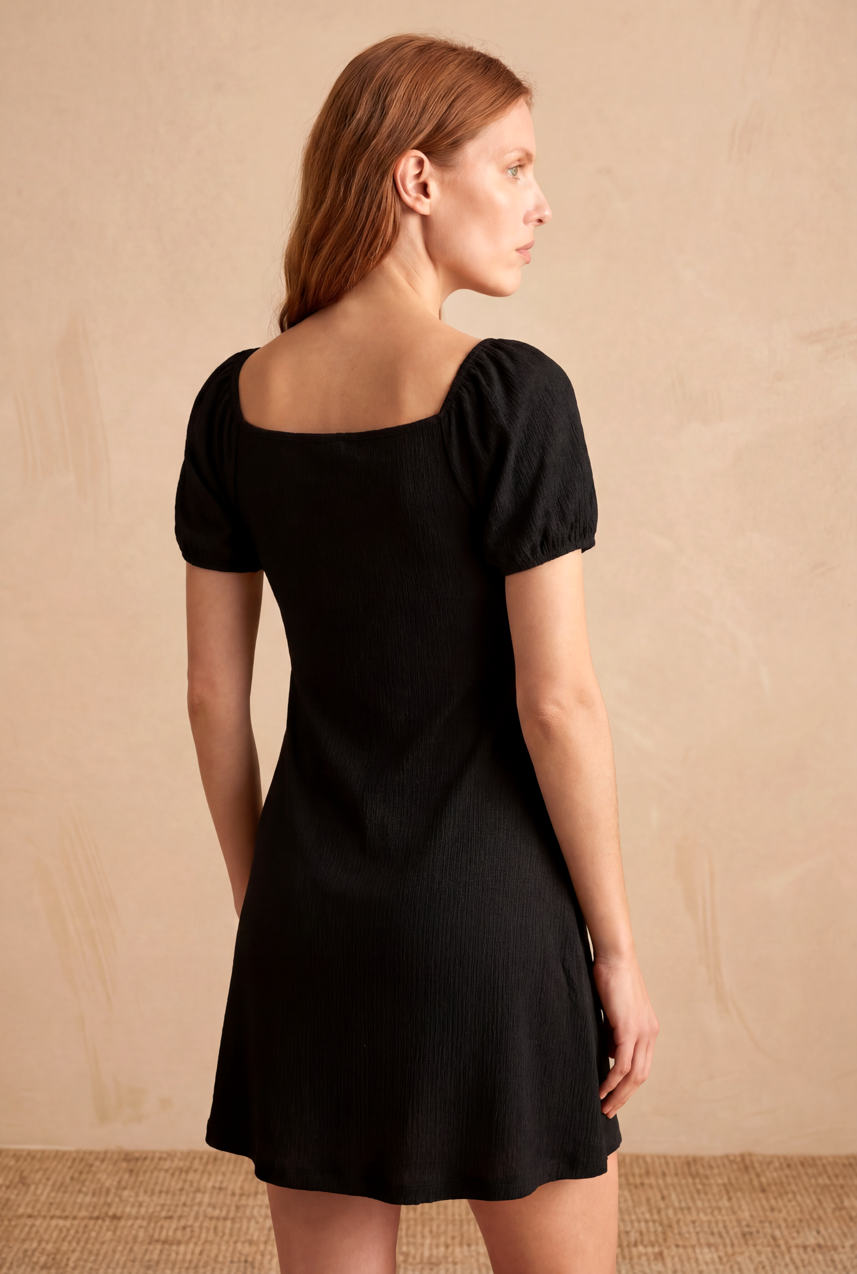 Kadın Regular Fit Kalp Yaka Kısa Puf Kollu Siyah Krinkle Mini Elbise BEATRIZ - Dress - Westmark London EU(TR) Store Organik Pamuklu Sürdürülebilir Moda