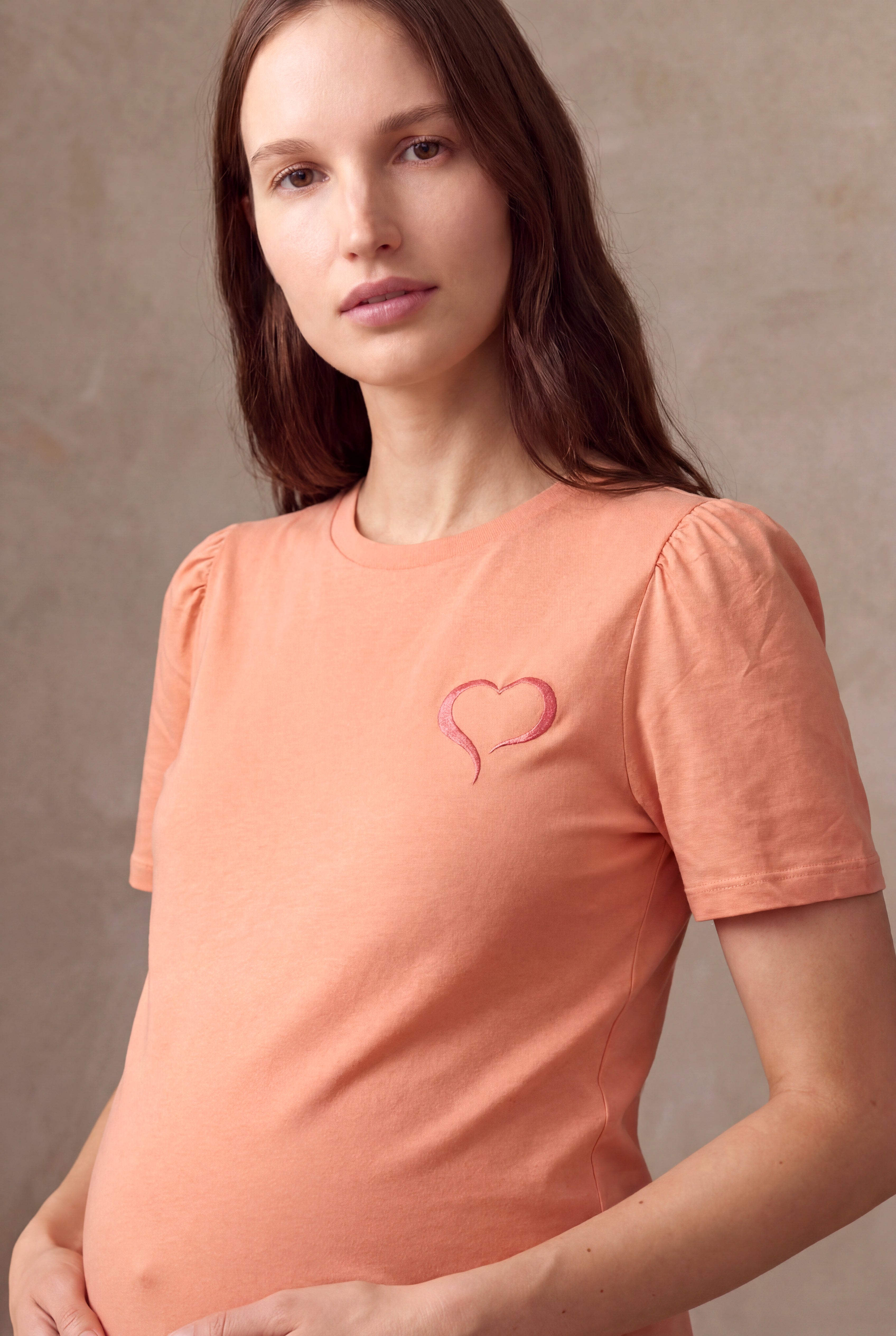 Hamile Turuncu %100 Pamuk Bisiklet Yaka Kısa Balon Kollu Nakış Detaylı T-Shirt KAIA