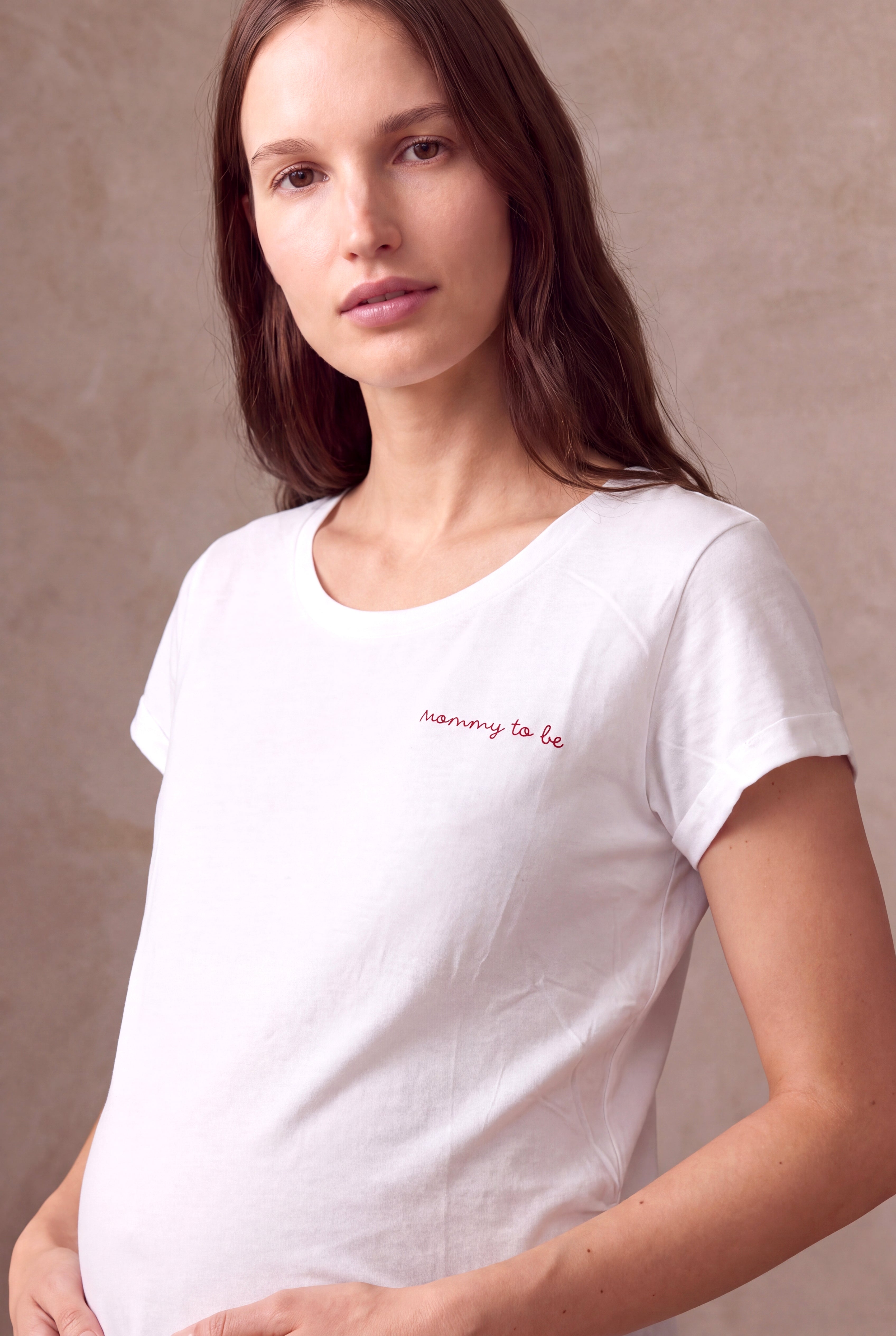 Hamile Pamuklu Beyaz Kısa Kollu Bisiklet Yaka Nakış Detaylı T-Shirt OPHELIA