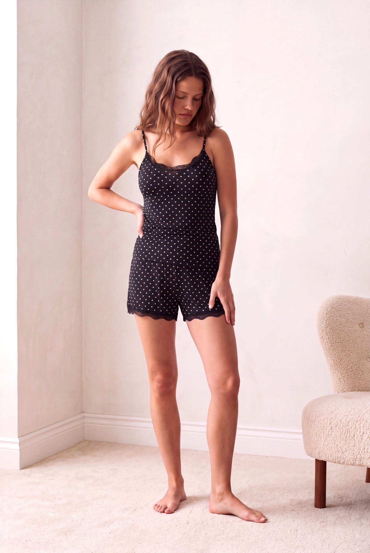 Kadın Viskon Karışımlı Siyah Puantiyeli İp Askılı Dantel Detaylı Şortlu Pijama Takım PJLOUISE