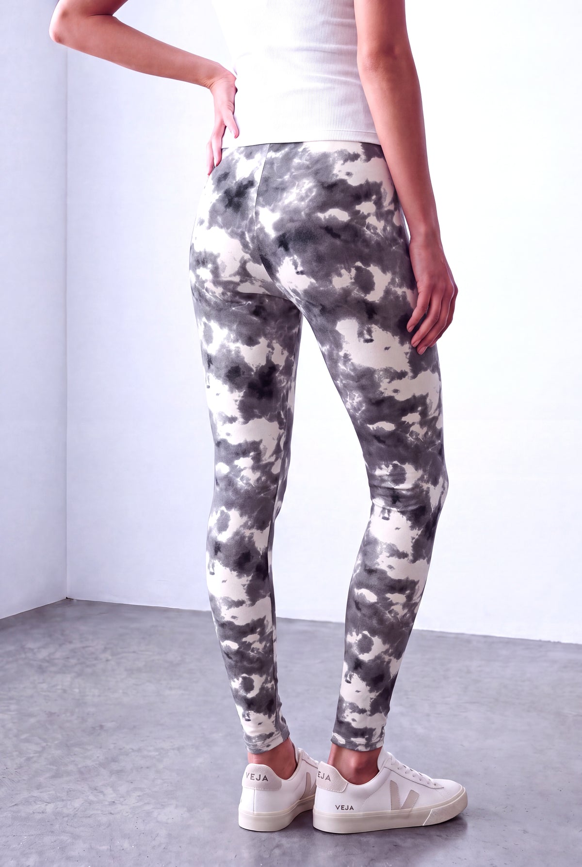Siyah/Beyaz Kadın Siyah/Beyaz Pamuklu Yüksek Bel Batik Desenli Tayt MAYA - Leggings - Westmark London EU(TR) Store Organik Pamuklu Sürdürülebilir Moda