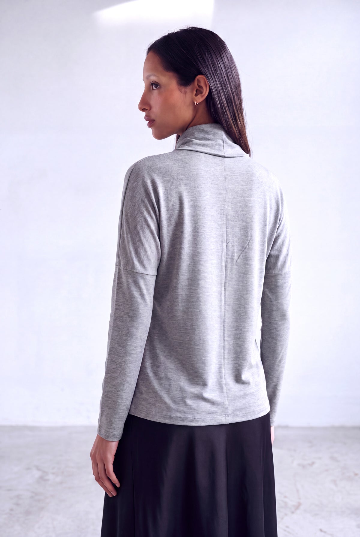 Gri Melanj Kadın Gri Melanj Viskon Karışımlı Dökümlü Balıkçı Yaka Uzun Kollu Düşük Omuzlu Bluz MOYA - Top - Westmark London EU(TR) Store Organik Pamuklu Sürdürülebilir Moda