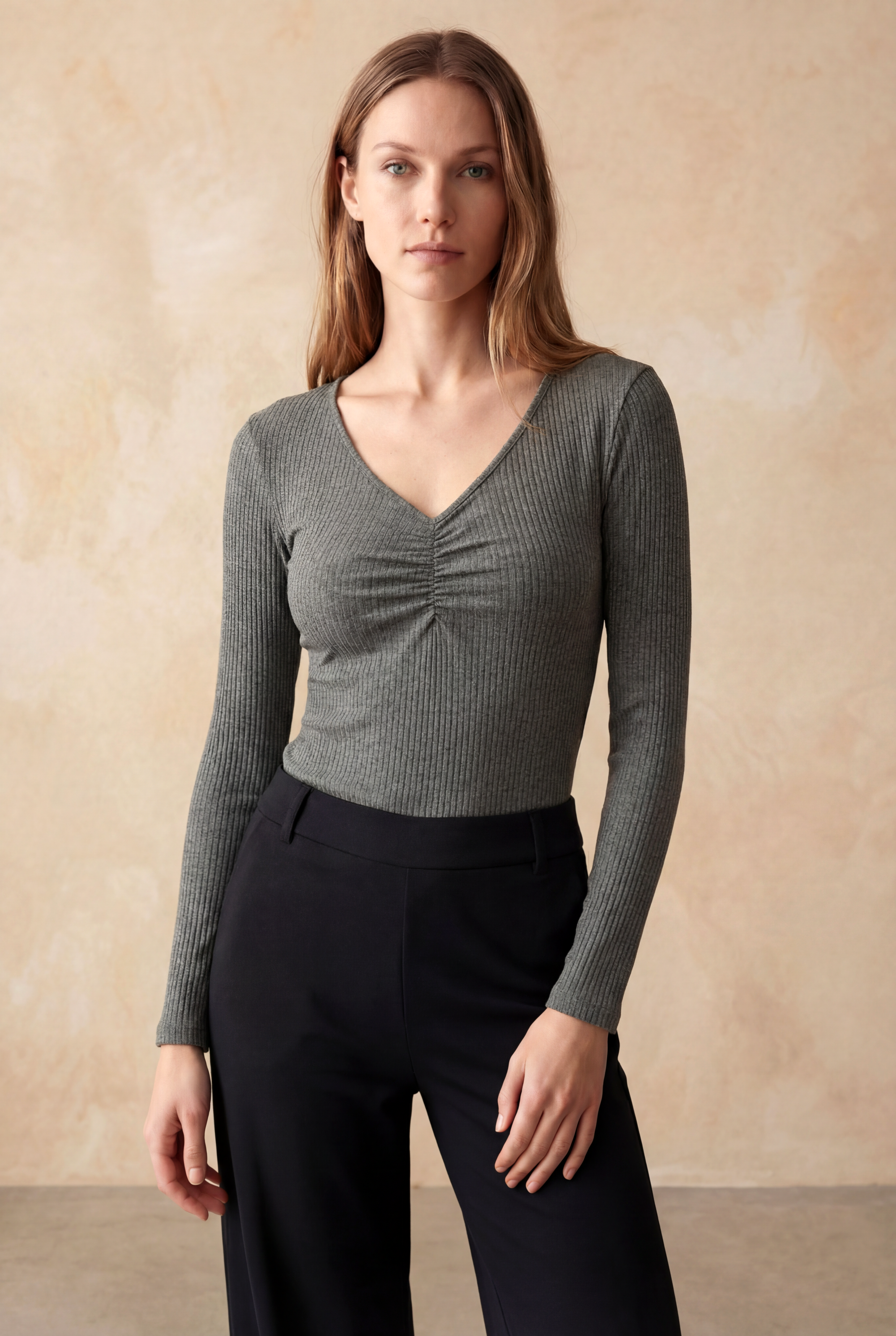 Antrasit V Yaka Uzun Kollu Kadın Bluz OTTILIE TOP - Blouse - Westmark London EU(TR) Store Organik Pamuklu Sürdürülebilir Moda