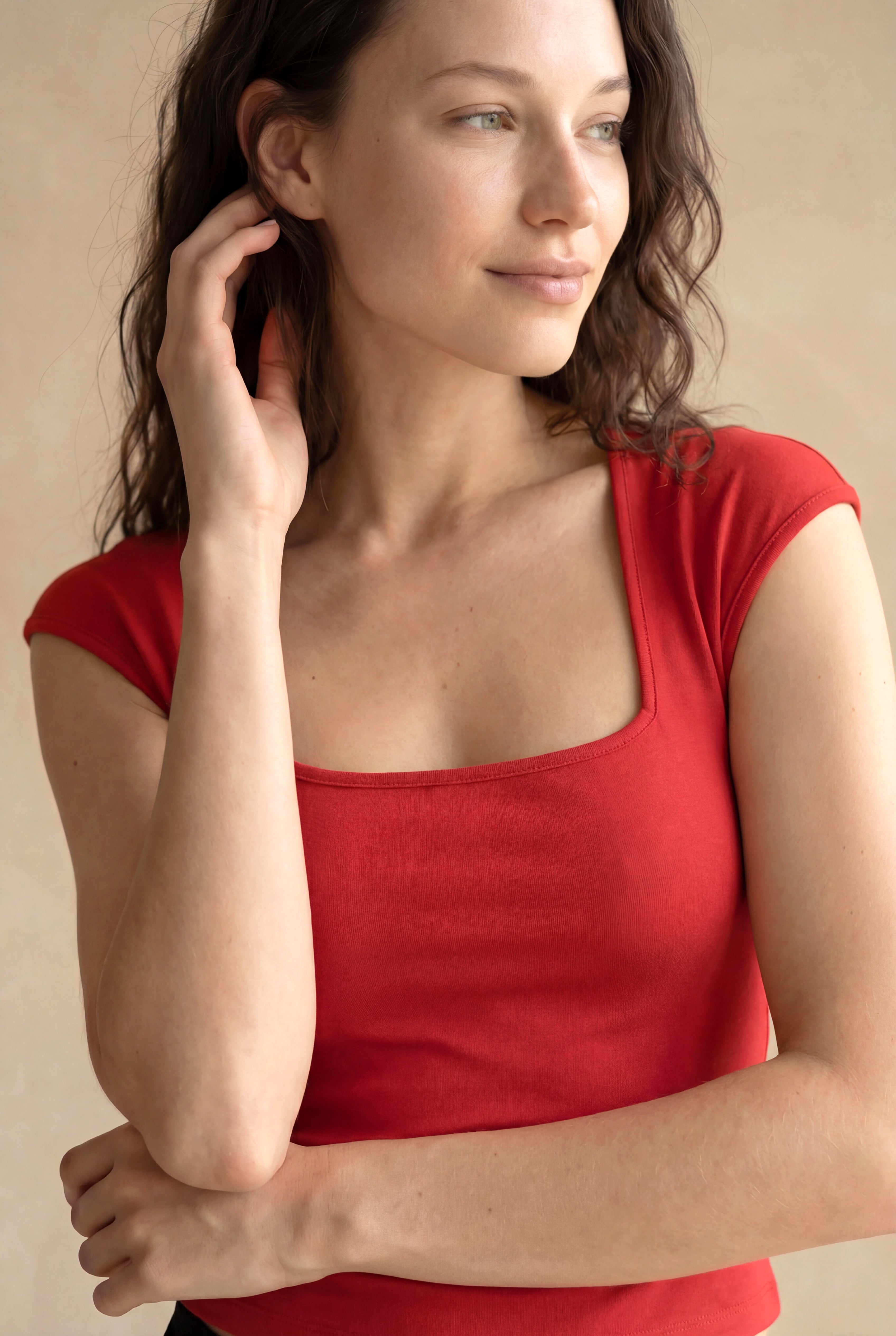 Kadın Slim Fit Kare Yaka %100 Pamuk Kısa Kol Red Crop T-Shirt DAFNE