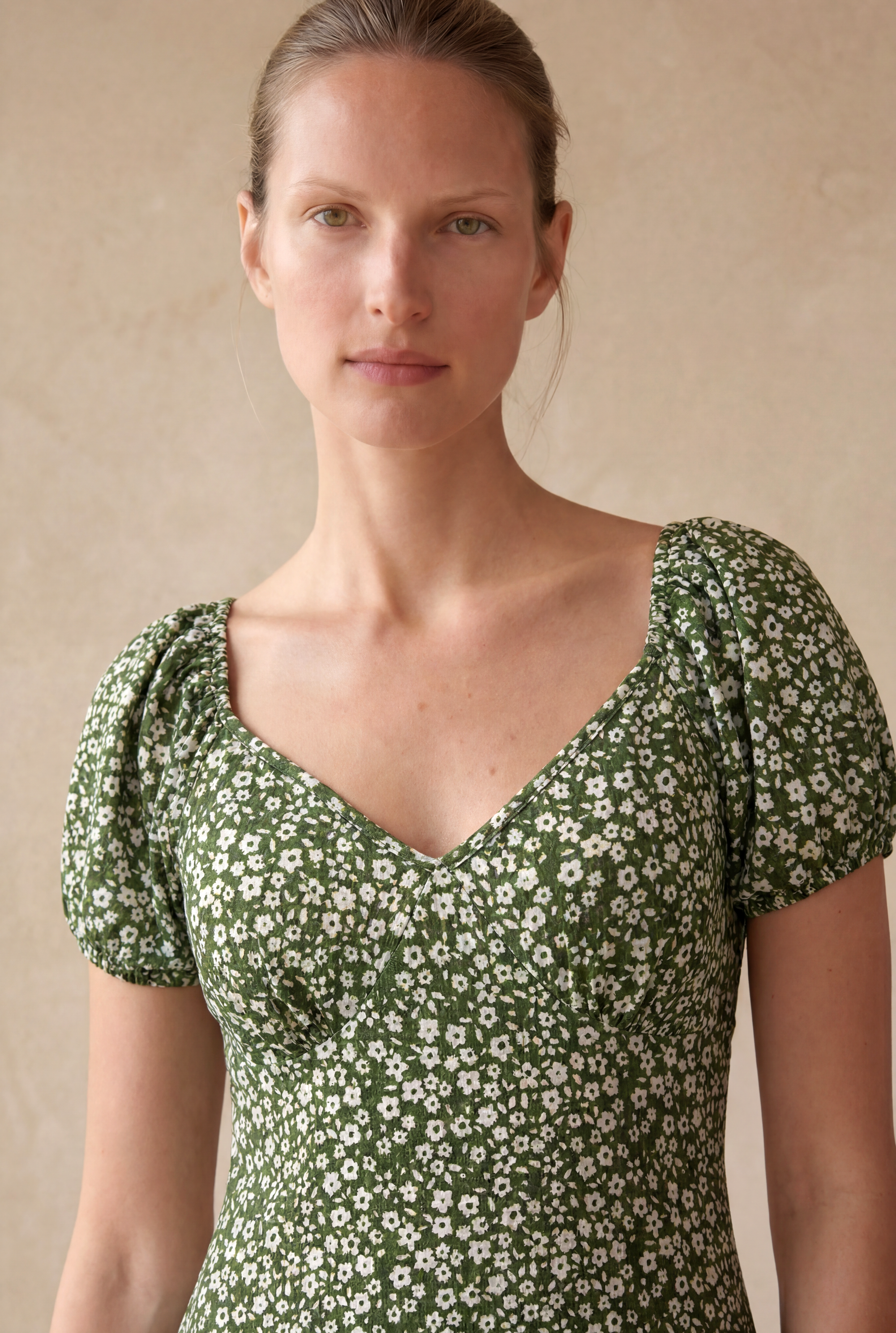 Kadın Regular Fit Kalp Yaka Kısa Puf Kollu Yeşil, Beyaz Krinkle Mini Elbise BEATRIZ - Dress - Westmark London EU(TR) Store Organik Pamuklu Sürdürülebilir Moda