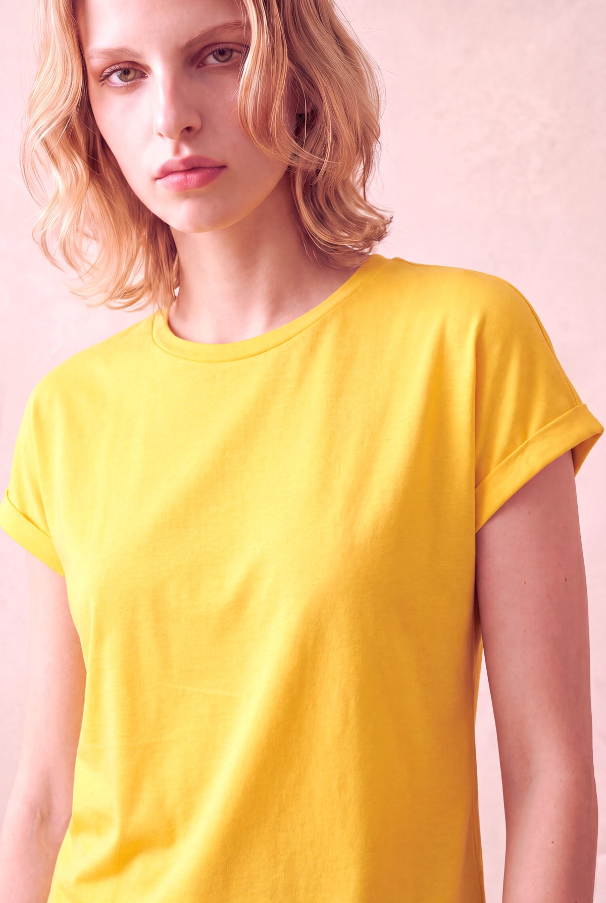 Kadın %100 Viskon Sarı Katlamalı Kısa Kol Bisiklet Yaka Rahat Kesim T-Shirt SILJE