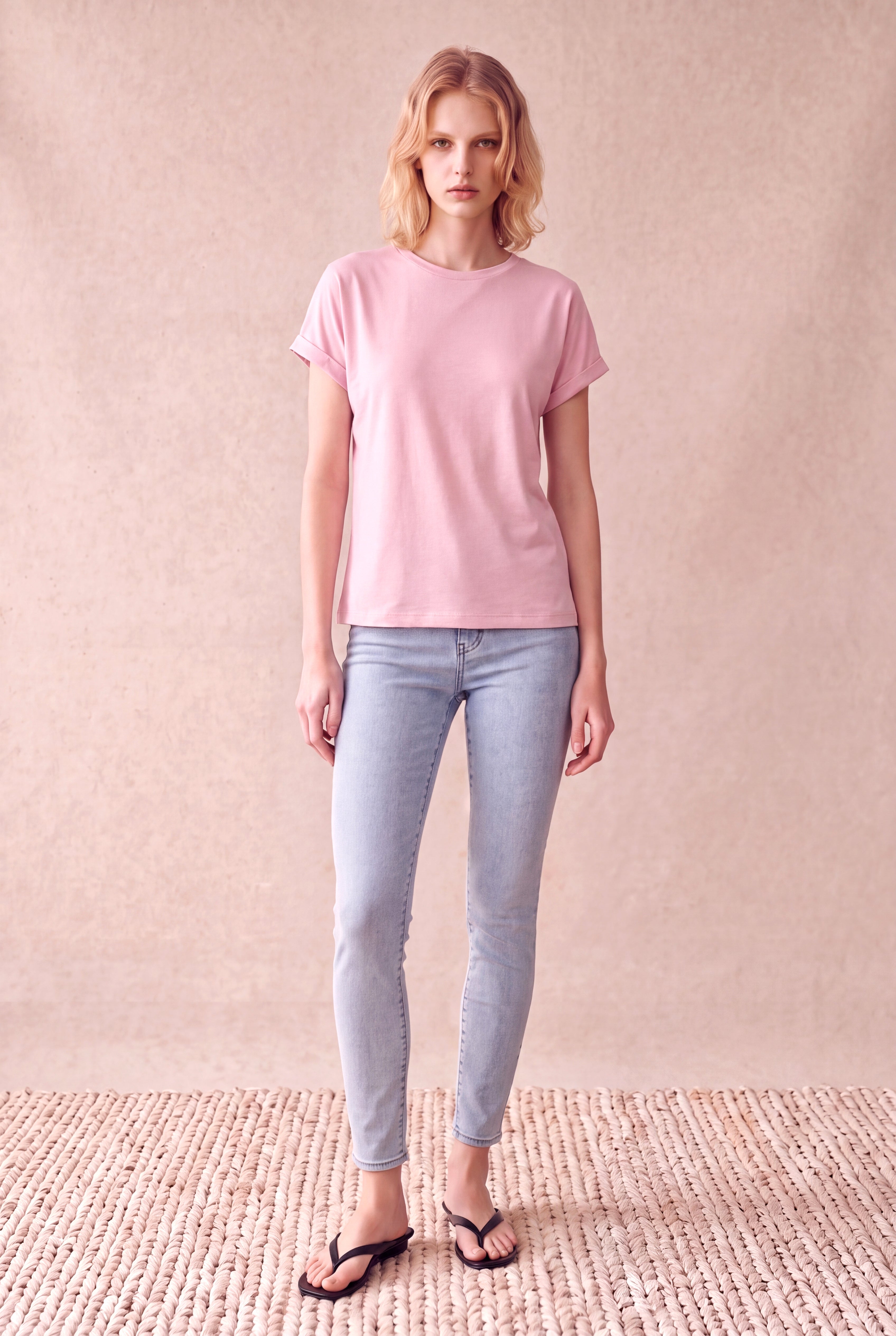 Kadın Viskon Karışımlı Pudra Pembe Katlamalı Kısa Kol Bisiklet Yaka Rahat Kesim T-Shirt SILJE