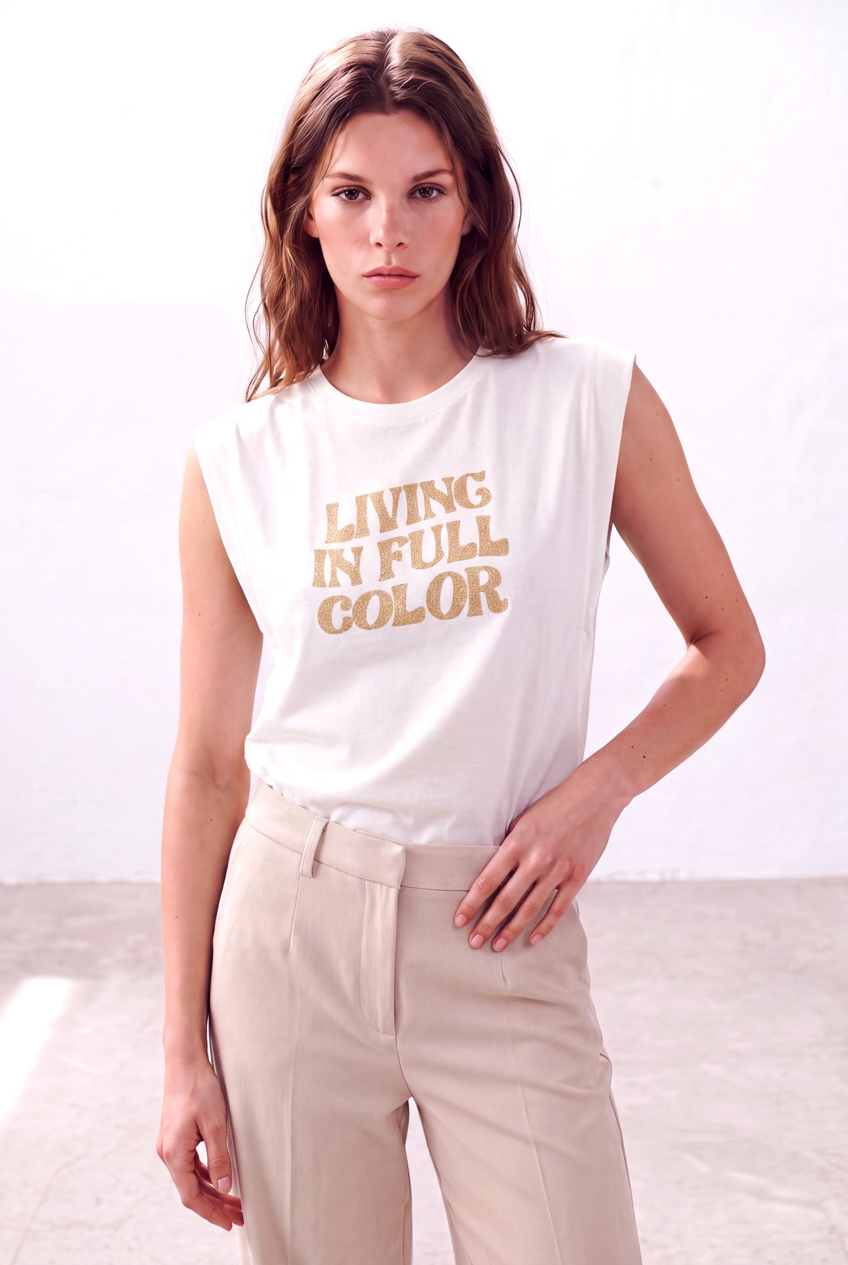 Ekru Kadın Ekru Pamuklu Bisiklet Yaka Kolsuz Vatkalı Gold Baskılı T-Shirt PENNY - Top - Westmark London EU(TR) Store Organik Pamuklu Sürdürülebilir Moda