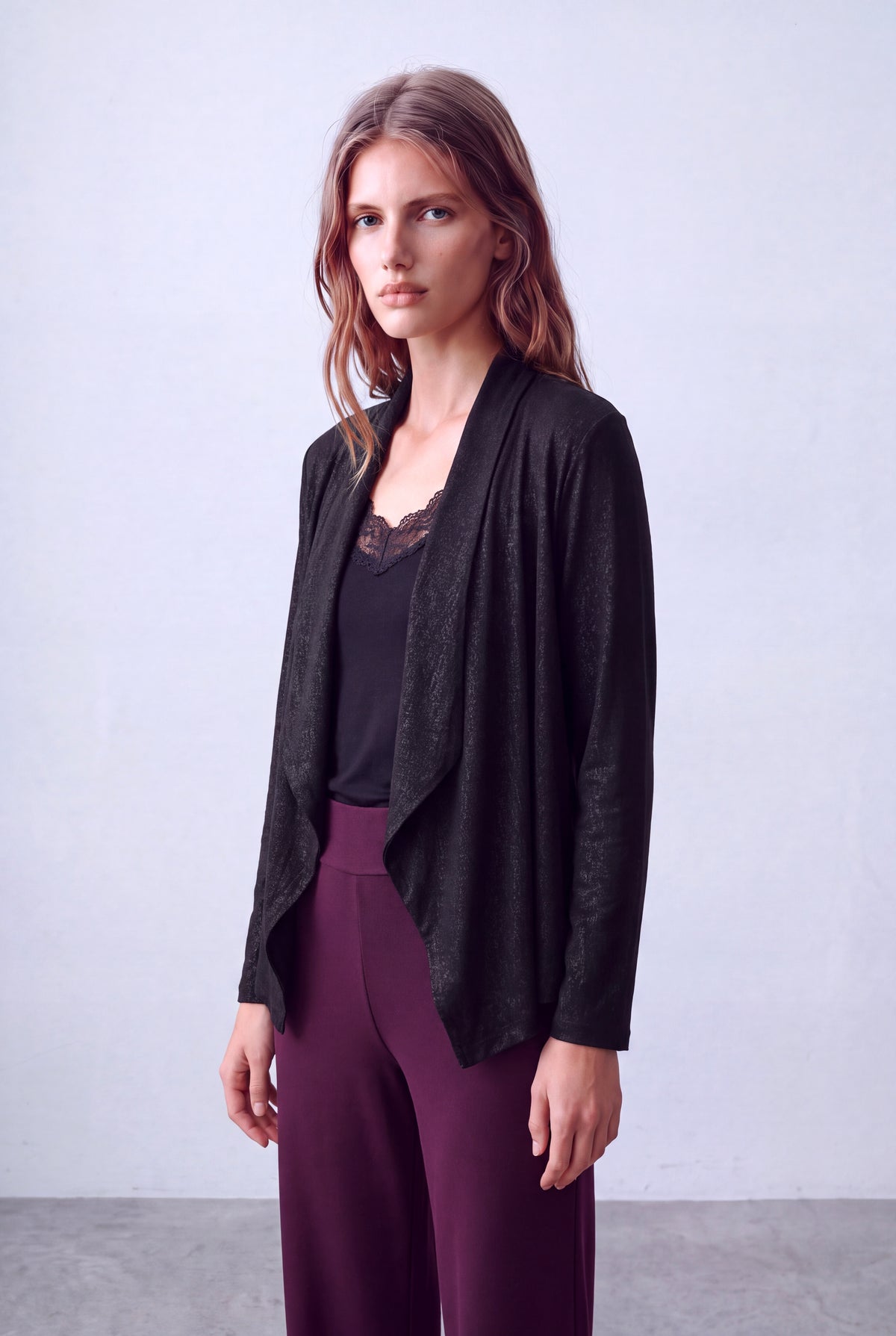 Parıltılı Siyah Kadın Parıltılı Siyah Viskon V Yaka 3/4 Kol Önü Asimetrik Kesim Dökümlü Kısa Hırka STACEY - Cardigan - Westmark London EU(TR) Store Organik Pamuklu Sürdürülebilir Moda