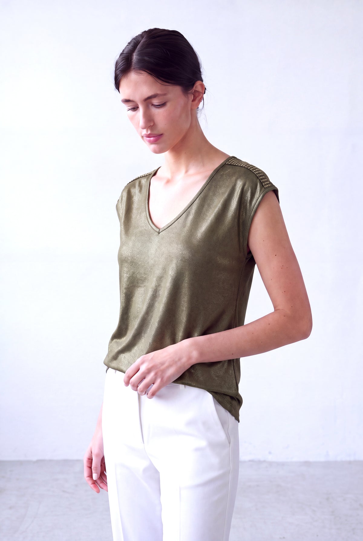 Parlak Koyu Yeşil Kadın Parlak Koyu Yeşil Modal Karışımlı V Yaka Kısa Kol Omuz Taş Detaylı Bluz SHAUNA - Top - Westmark London EU(TR) Store Organik Pamuklu Sürdürülebilir Moda