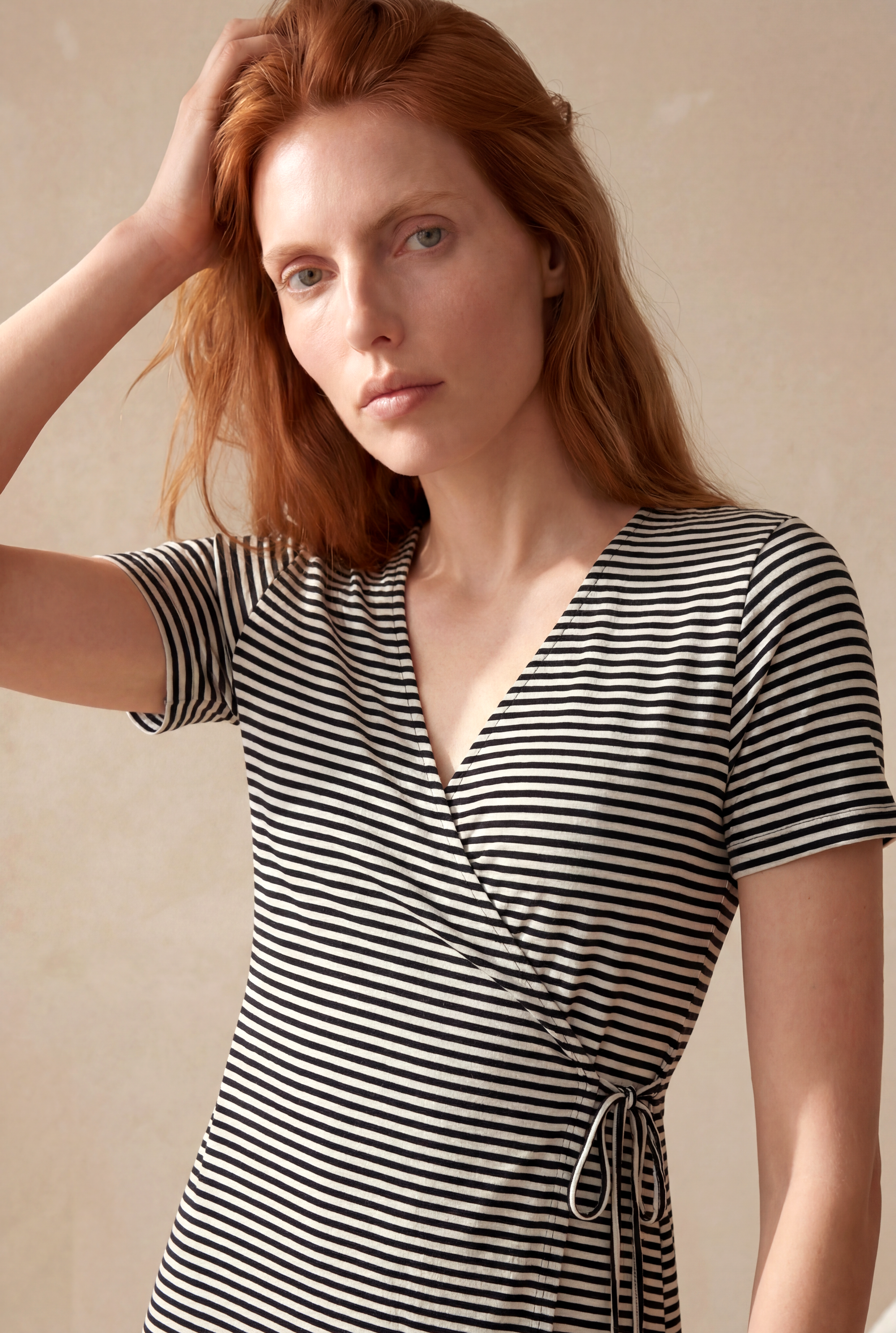 Kadın Regular Fit V-Yaka Kısa Kollu Siyah, Beyaz Çizgili Viskon Karışımlı Mini Elbise KELLY - Dress - Westmark London EU(TR) Store Organik Pamuklu Sürdürülebilir Moda