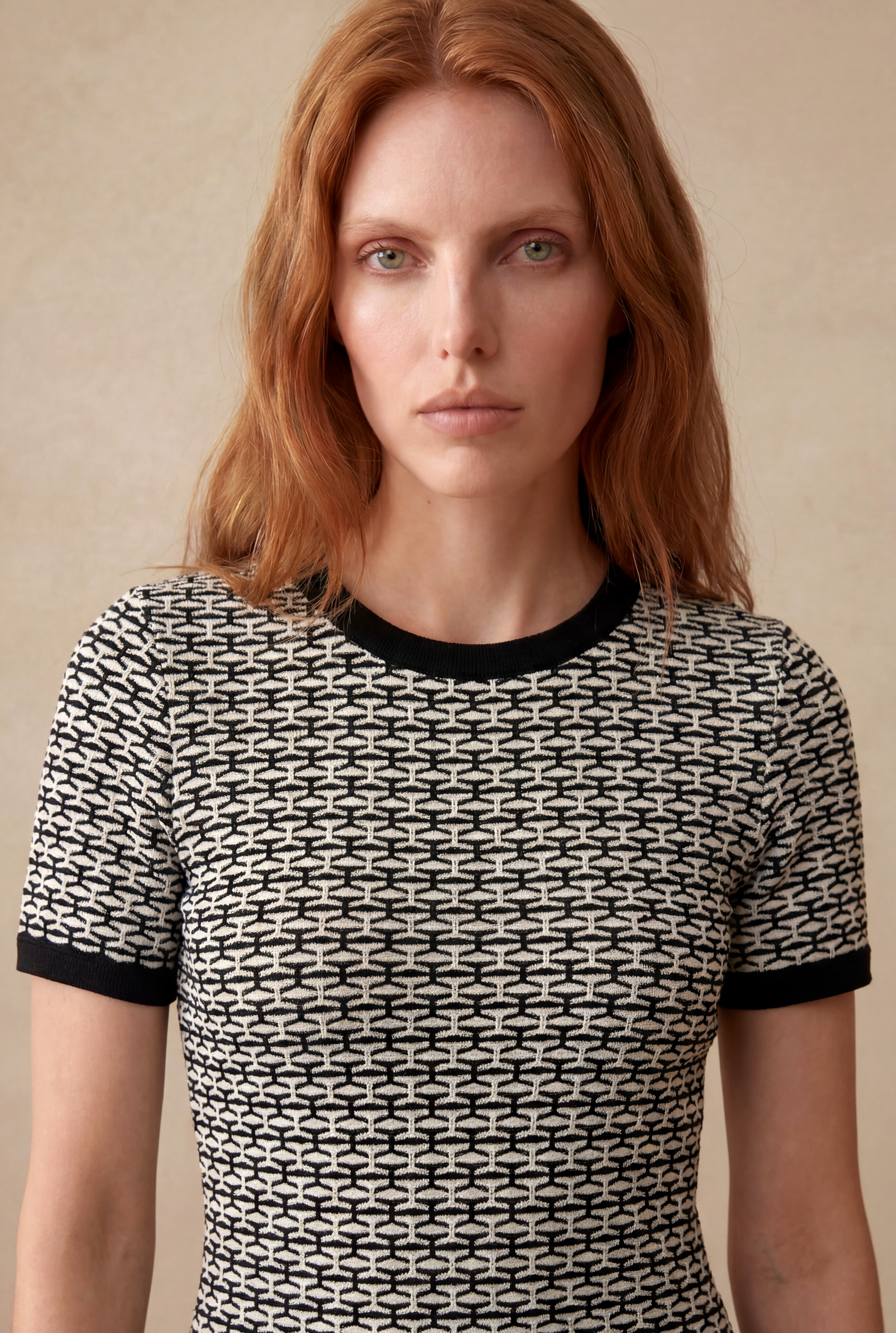 Kadın Slim Fit Bisiklet Yaka Kısa Kollu Siyah, Beyaz Geometrik Desenli Pamuklu Mini Elbise CATARINA - Dress - Westmark London EU(TR) Store Organik Pamuklu Sürdürülebilir Moda