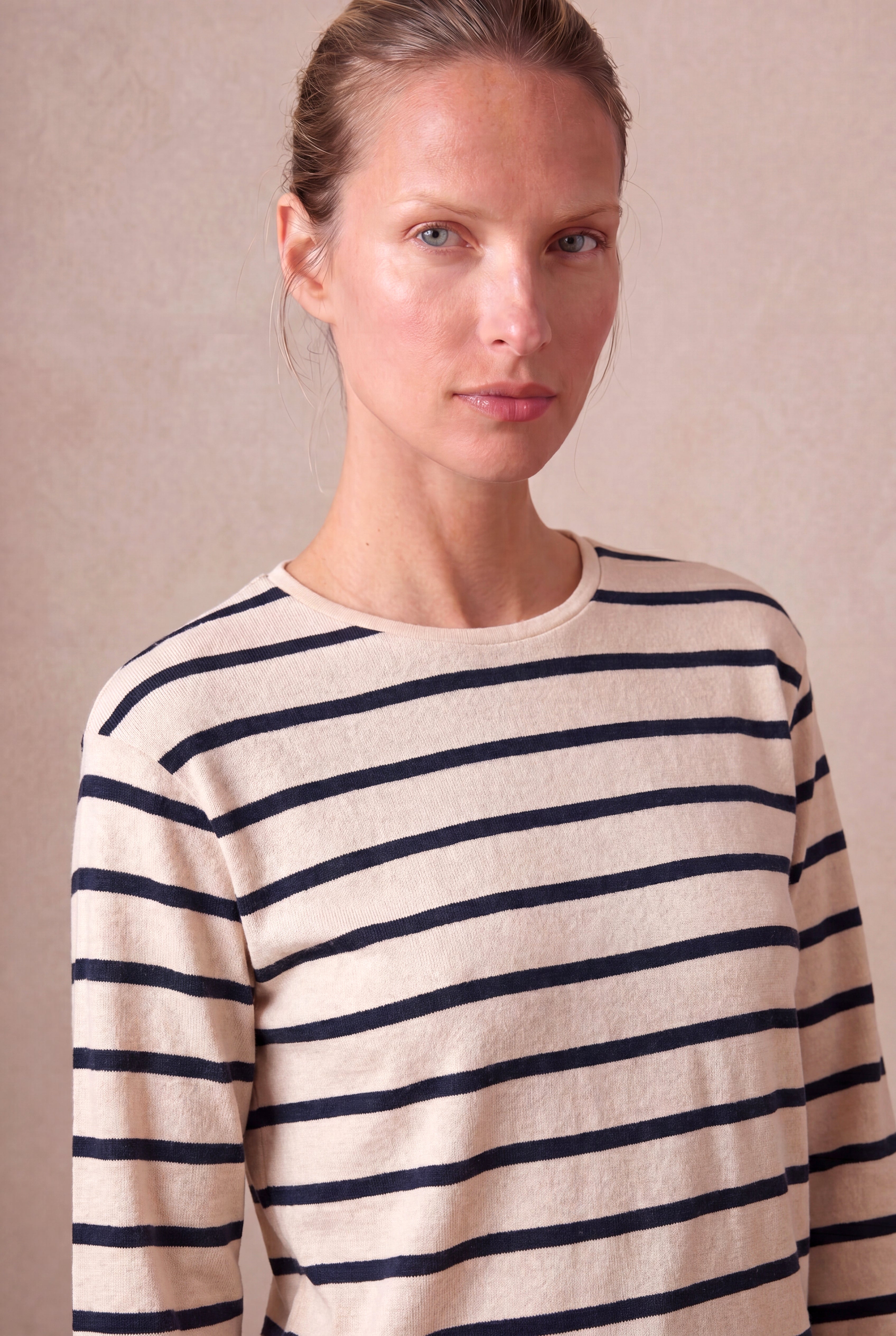 Kadın Ekru / Lacivert Çizgili %100 Pamuk Triko Görünümlü Oversize Fit Bisiklet Yaka Uzun Kollu Düşük Omuzlu T-Shirt BARBARA