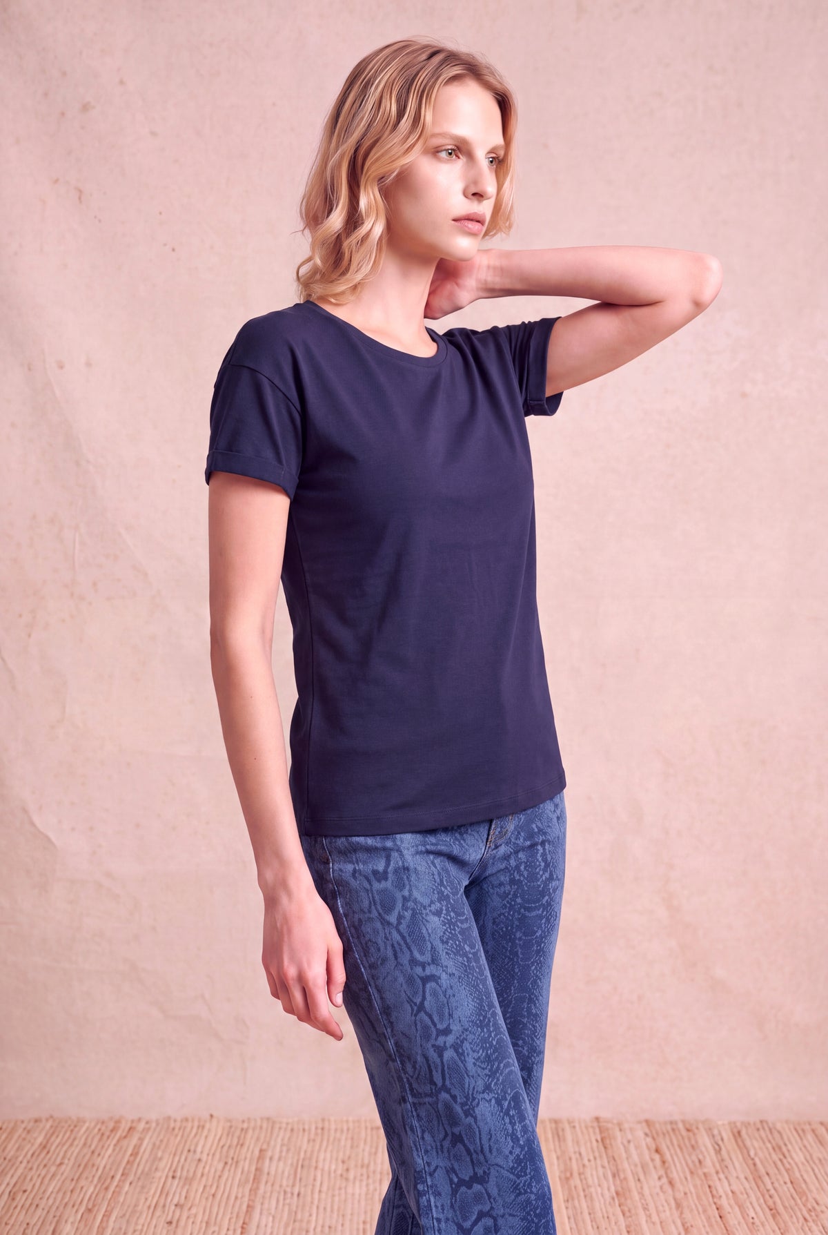 Kadın Modal / Pamuk Gece Mavisi Katlamalı Kısa Kol Detaylı Düşük Omuz Bisiklet Yaka T-Shirt PALMA