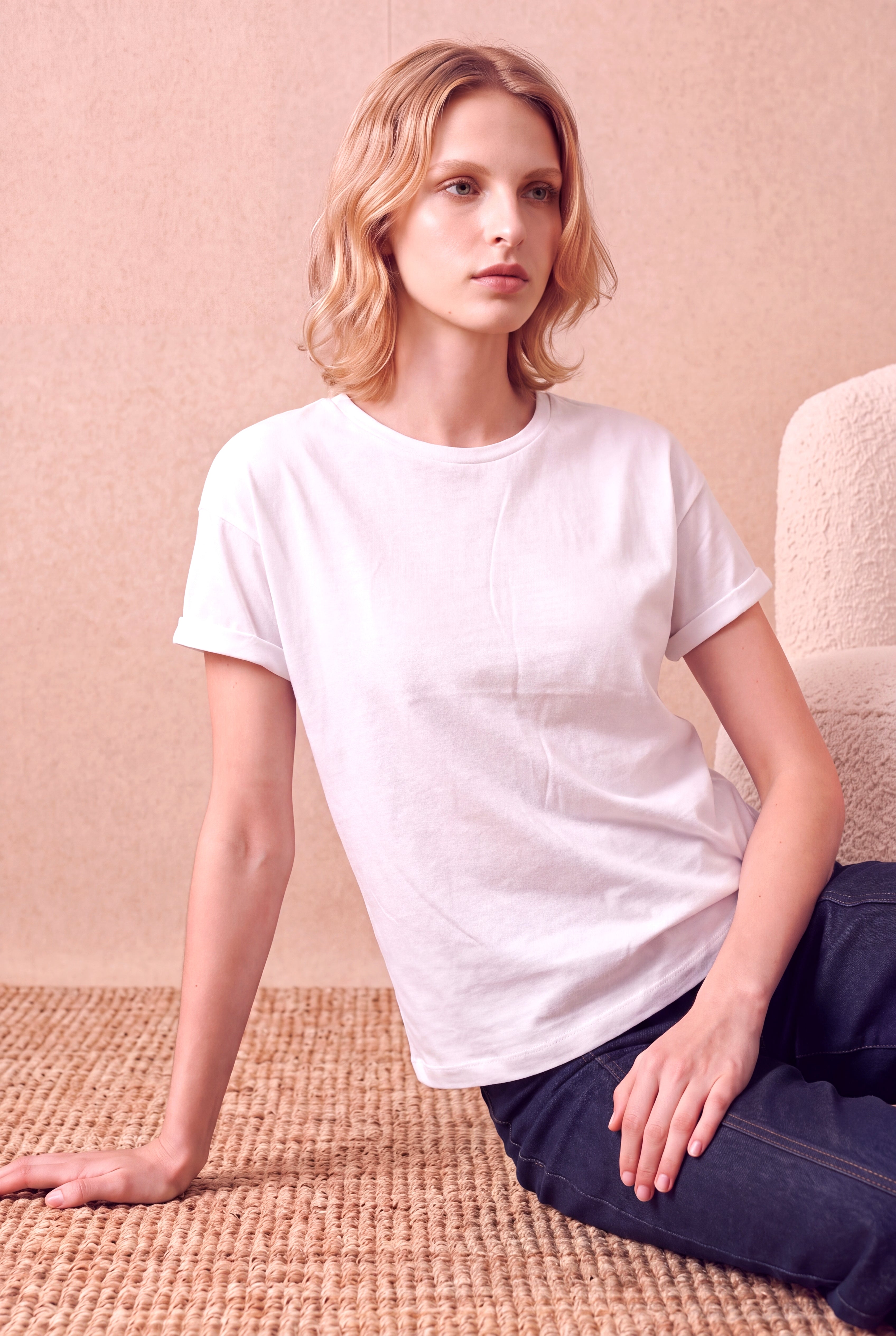 Kadın Pamuklu Beyaz Katlamalı Kısa Kol Detaylı Düşük Omuz Bisiklet Yaka T-Shirt PALMA