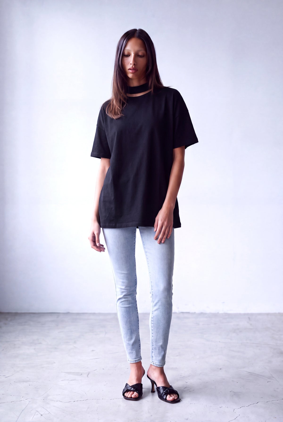 Siyah Kadın Siyah Pamuklu Choker Yaka Kısa Kollu T-Shirt JANET - Top - Westmark London EU(TR) Store Organik Pamuklu Sürdürülebilir Moda