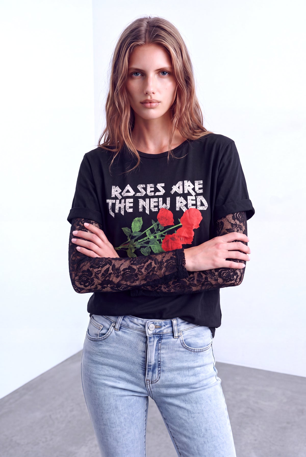 Siyah Kadın Siyah Pamuklu Bisiklet Yaka Dantel Kollu Gül Baskılı T-Shirt VANESSA - Top - Westmark London EU(TR) Store Organik Pamuklu Sürdürülebilir Moda