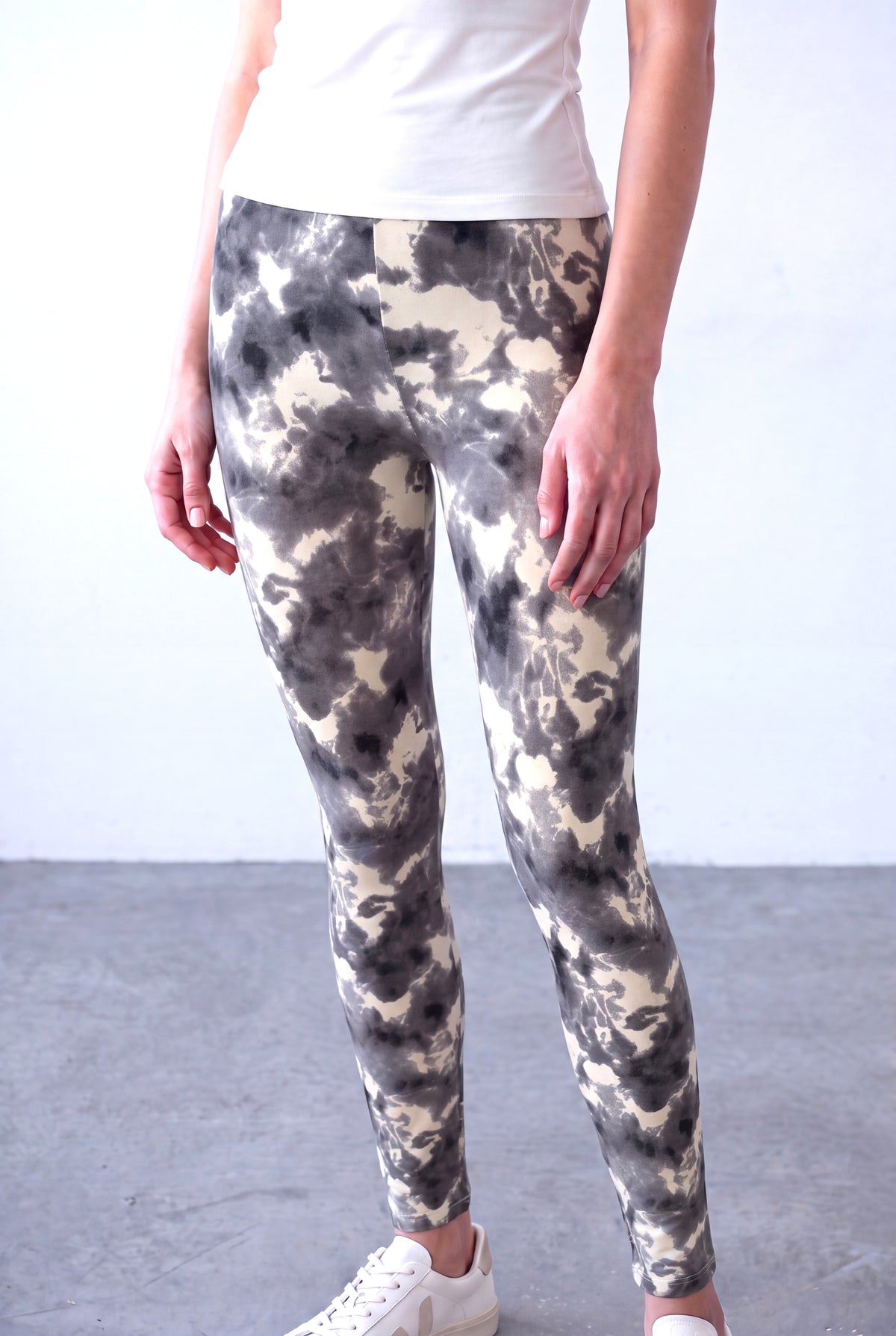 Siyah/Beyaz Kadın Siyah/Beyaz Pamuklu Yüksek Bel Batik Desenli Tayt MAYA - Leggings - Westmark London EU(TR) Store Organik Pamuklu Sürdürülebilir Moda