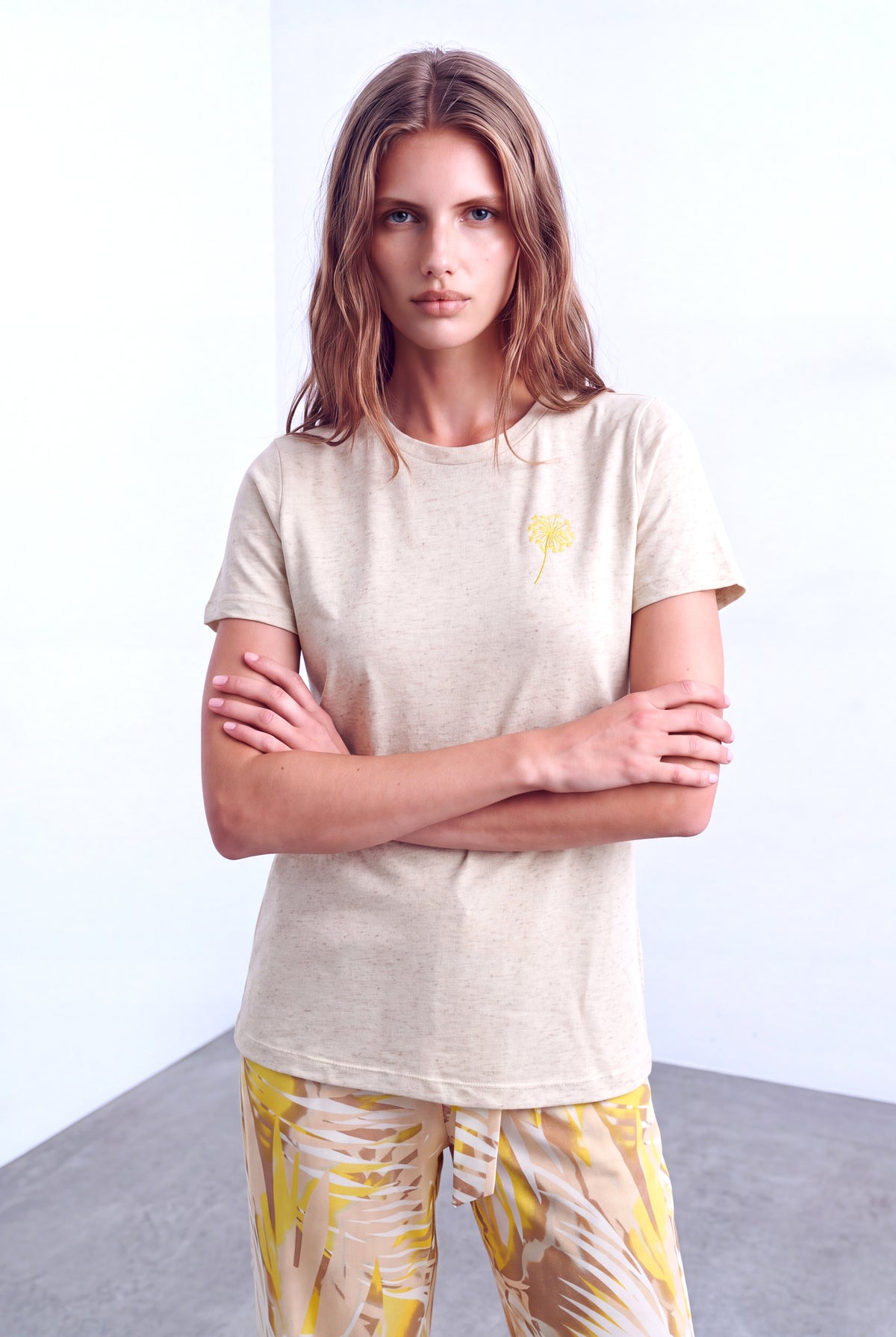 Bej Melanj Kadın Bej Melanj Keten Karışımlı Yumuşak Dokulu Geniş Bisiklet Yaka Kısa Kollu Nakış Detaylı T-Shirt INES - Top - Westmark London EU(TR) Store Organik Pamuklu Sürdürülebilir Moda