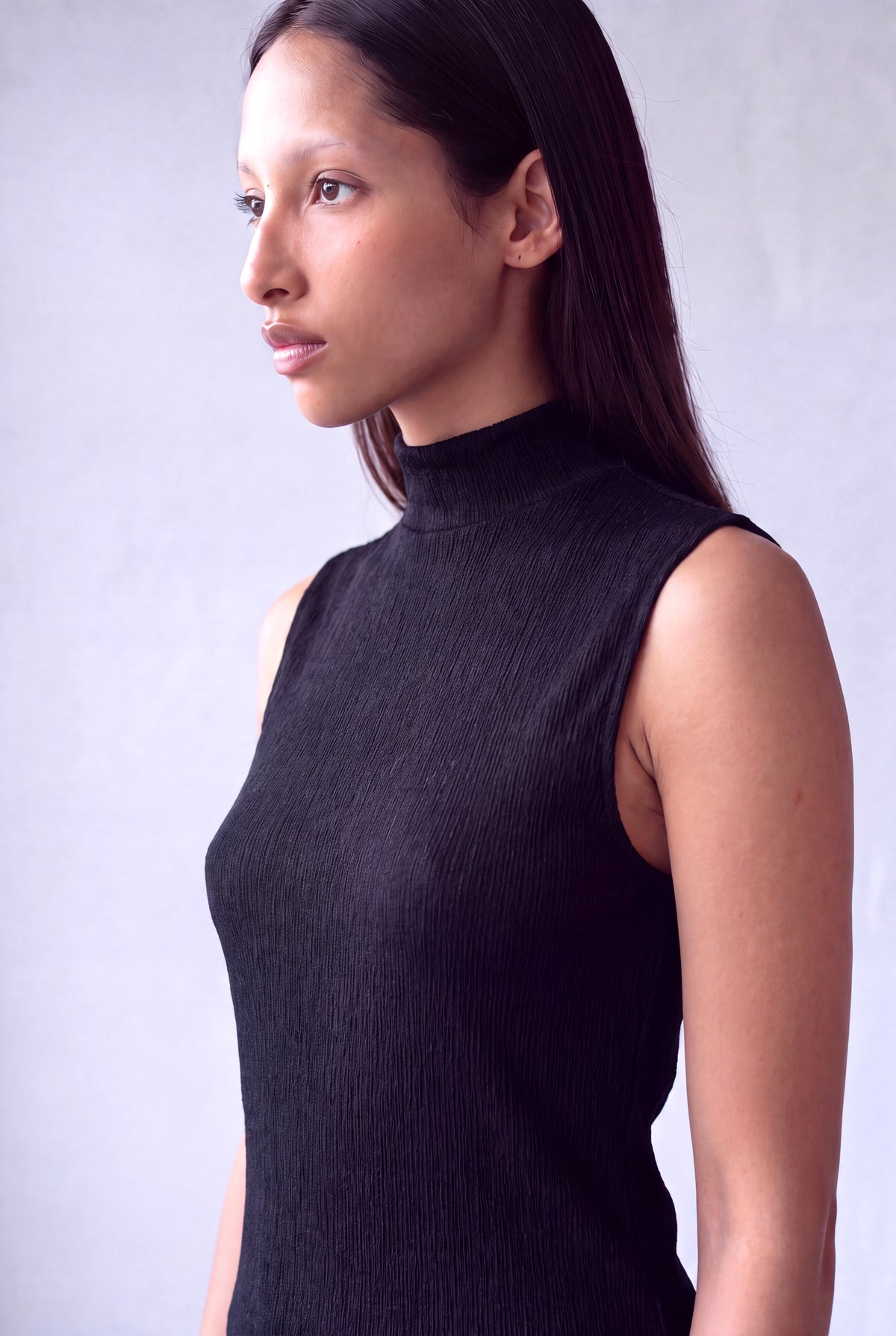 Siyah Kadın Siyah Dokulu Kumaş Yarım Balıkçı Yaka Kolsuz Dikey Belirgin Çizgilere Sahip Kumaş Bluz JANE - Top - Westmark London EU(TR) Store Organik Pamuklu Sürdürülebilir Moda