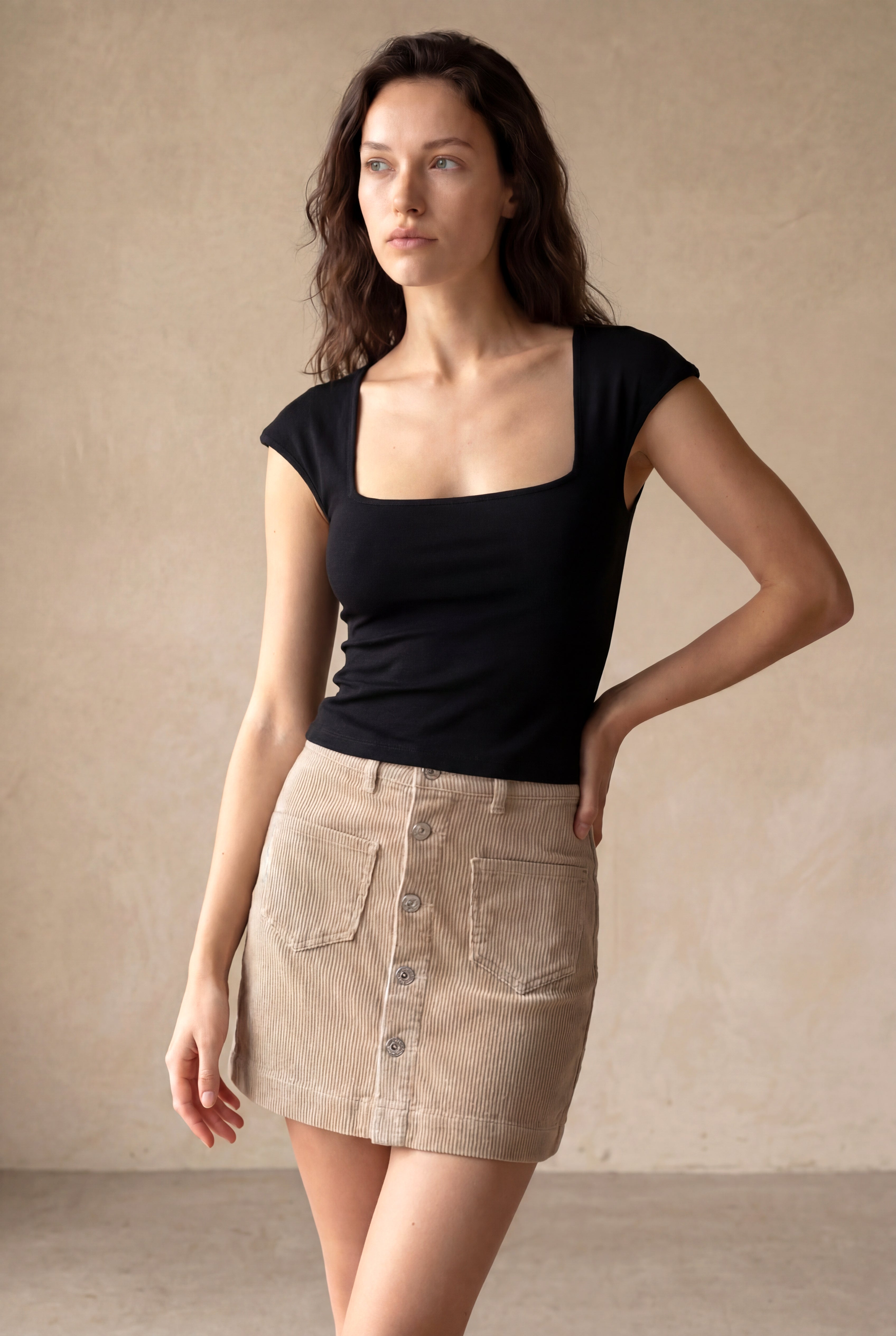 Kadın Slim Fit Kare Yaka %100 Pamuk Kısa Kol Siyah Crop T-Shirt DAFNE