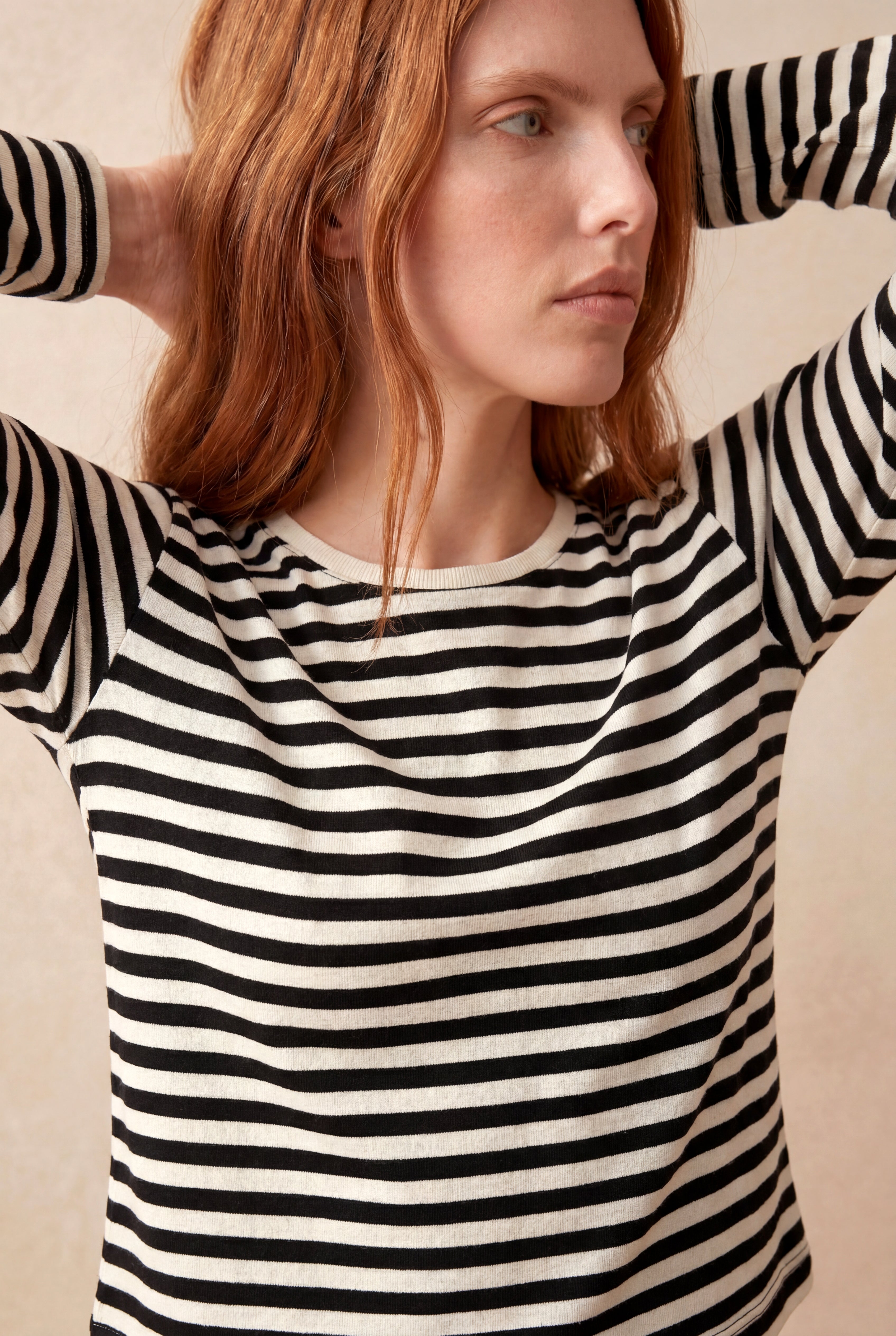 Kadın Ekru / Siyah Çizgili %100 Pamuk Triko Görünümlü Oversize Fit Bisiklet Yaka Uzun Kollu Düşük Omuzlu T-Shirt BARBARA