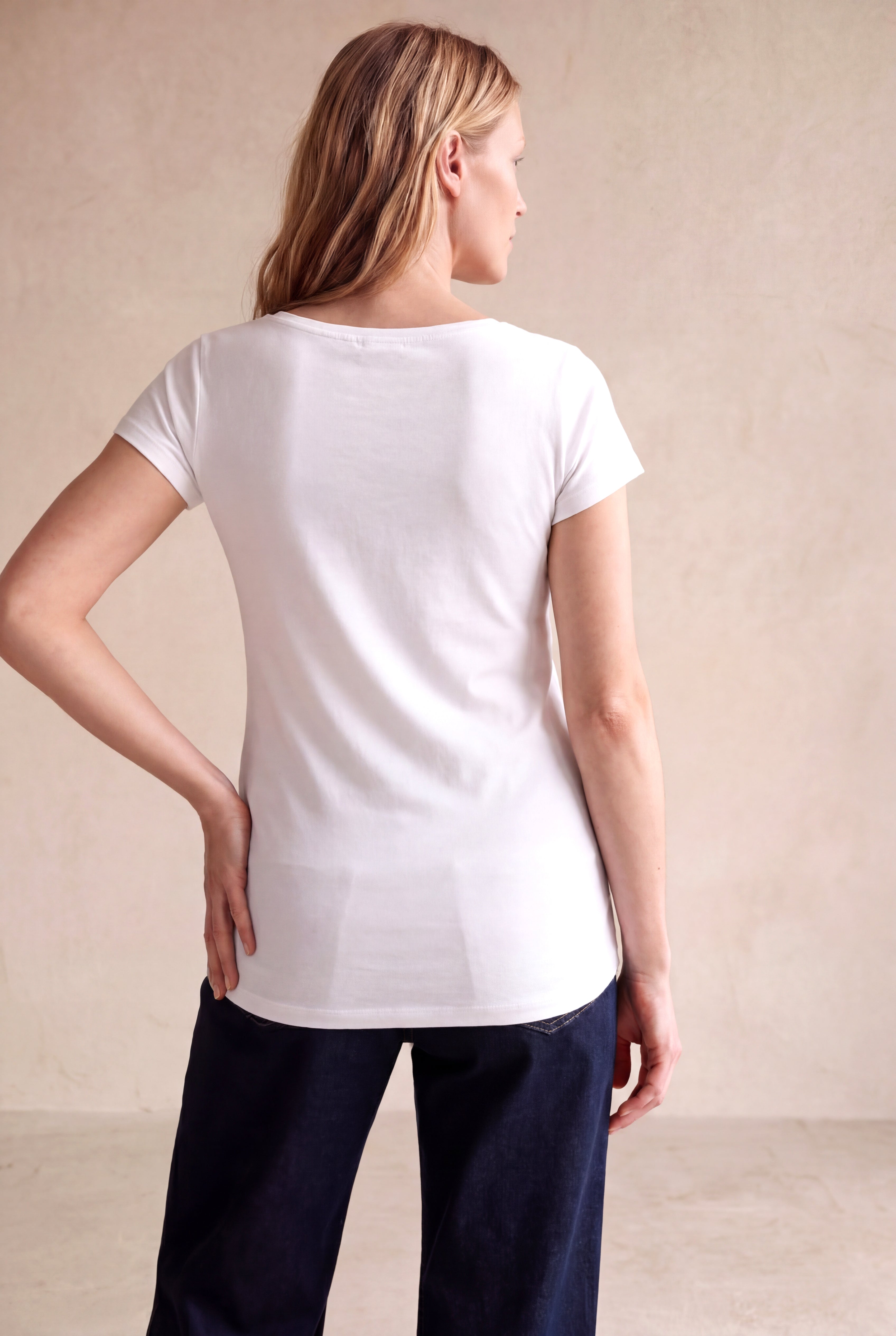 Hamile Beyaz Pamuklu Bisiklet Yaka Kısa Kollu Nakış Detaylı T-Shirt MADISON
