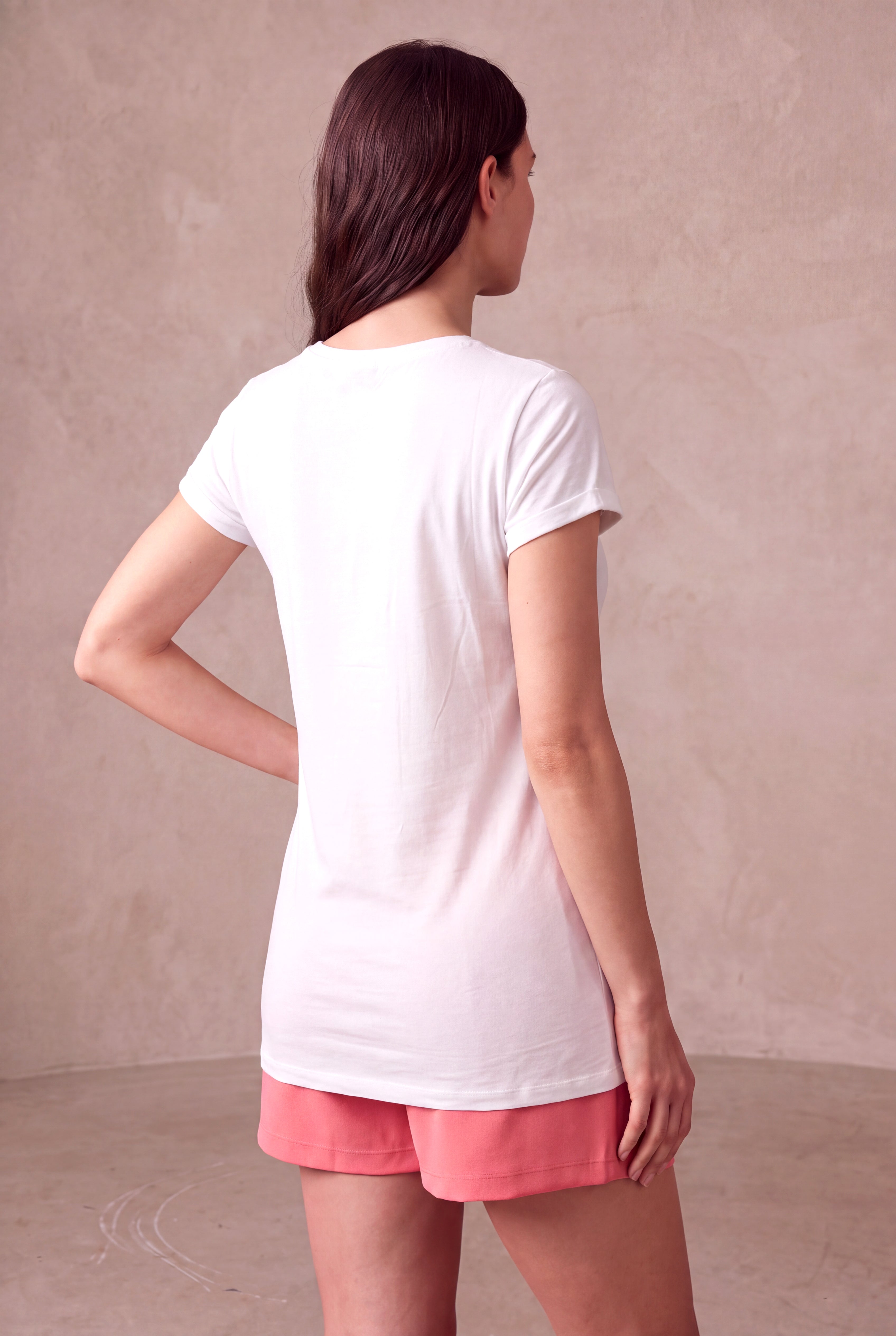 Hamile Pamuklu Beyaz Kısa Kollu Bisiklet Yaka Nakış Detaylı T-Shirt OPHELIA