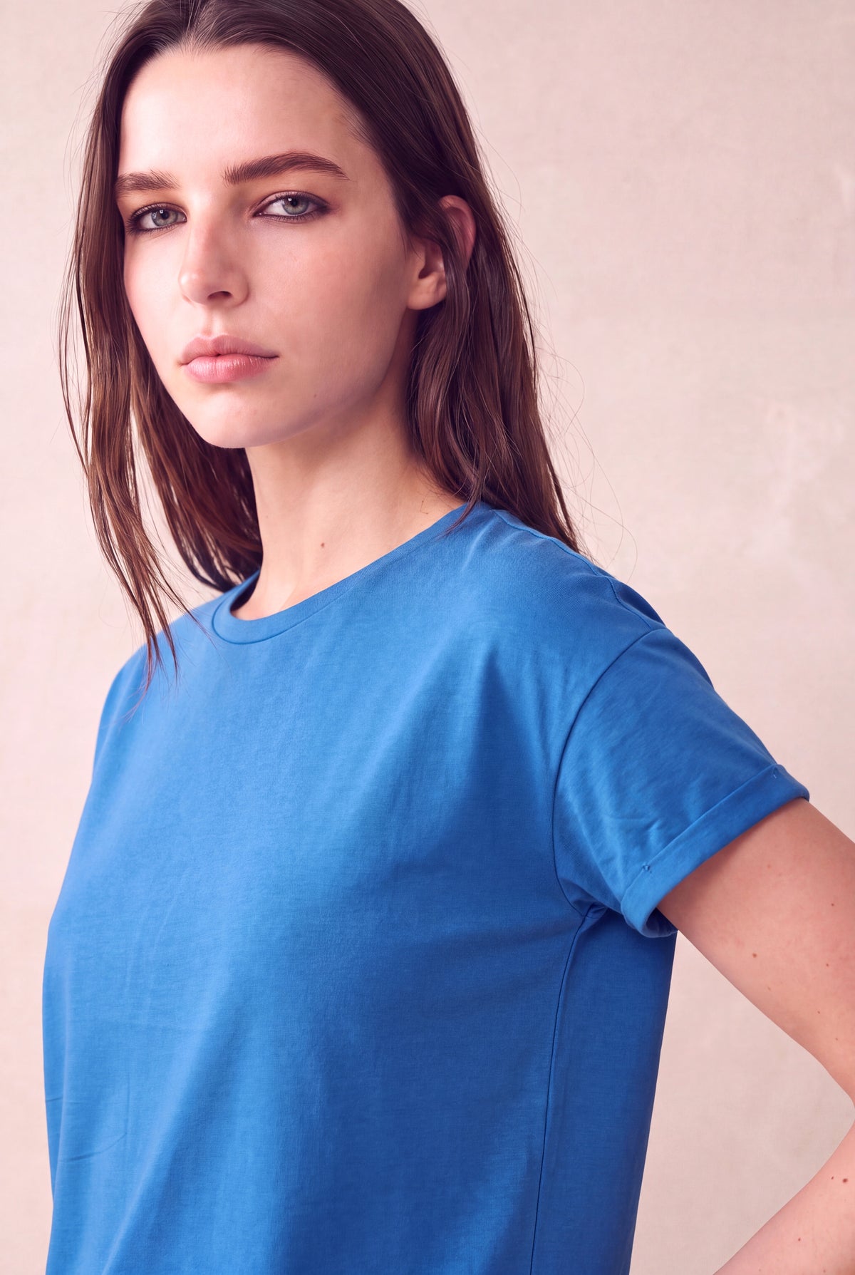 Kadın Pamuklu Canlı Mavi Katlamalı Kısa Kol Detaylı Düşük Omuz Bisiklet Yaka T-Shirt PALMA