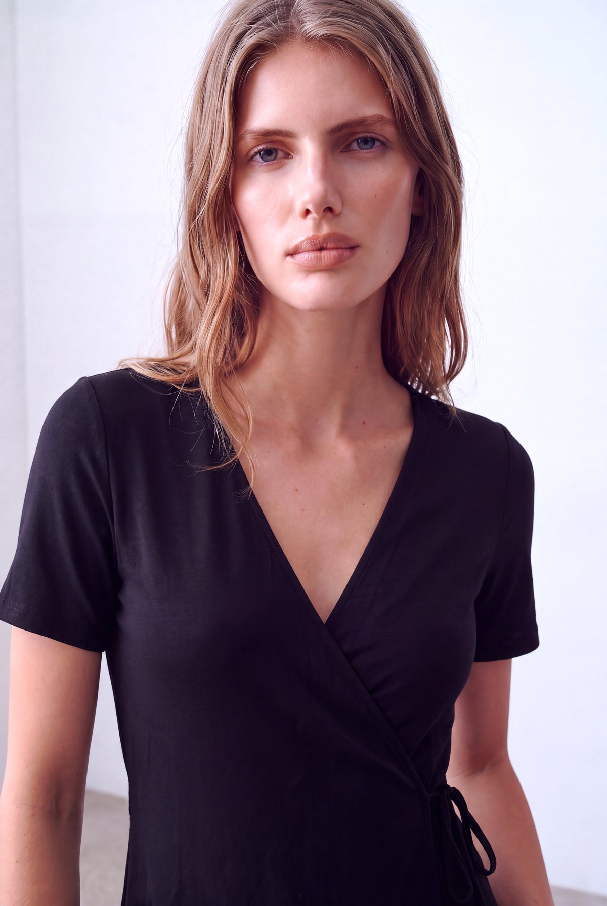Siyah Kadın Siyah Viskon V Yaka Kısa Kollu Yandan Bağlamalı Elbise KYRA - Dress - Westmark London EU(TR) Store Organik Pamuklu Sürdürülebilir Moda