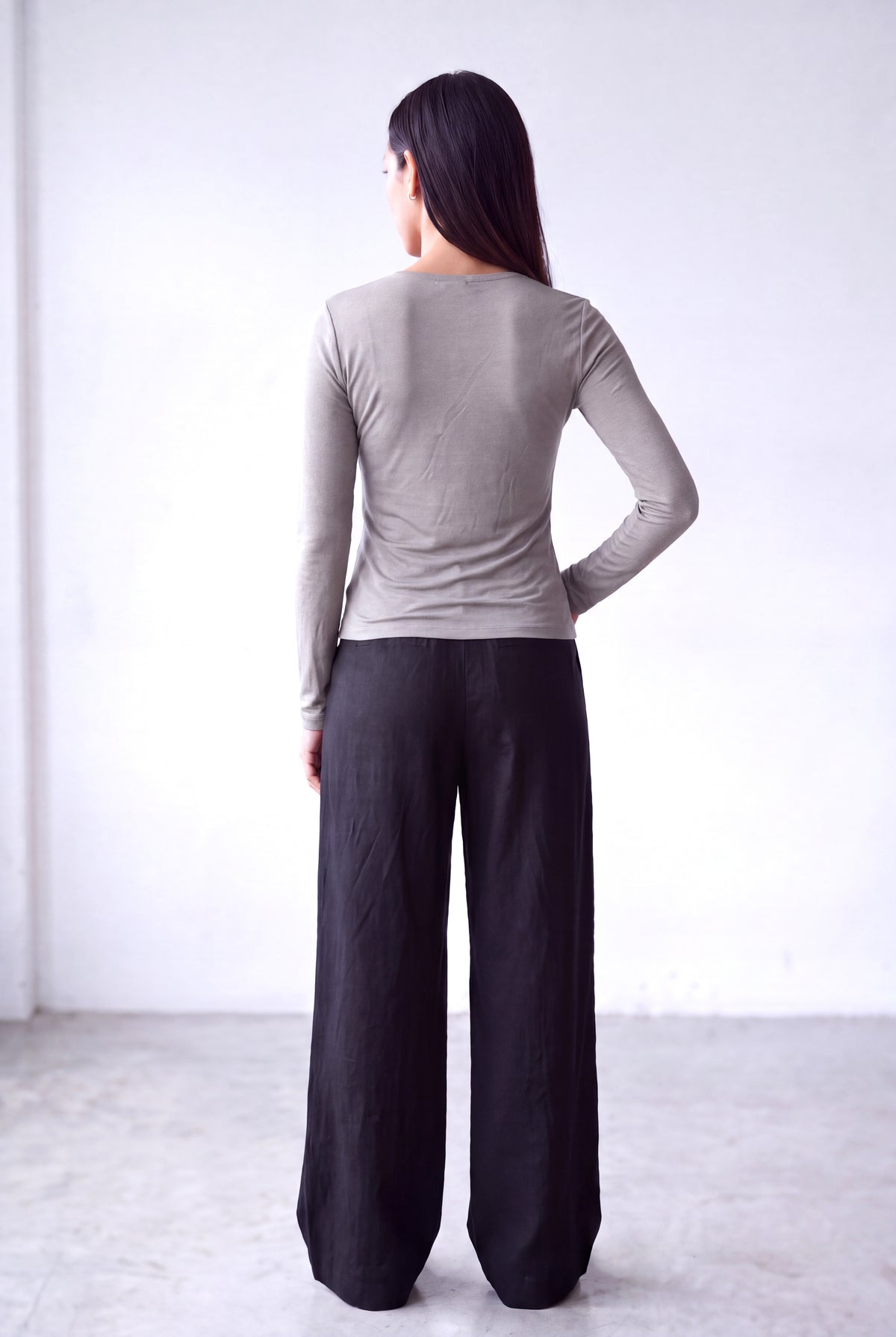 Gri Kadın Gri V Yaka Uzun Kollu Dikey Büzgü Detaylı Bluz BERENICE - Top - Westmark London EU(TR) Store Organik Pamuklu Sürdürülebilir Moda