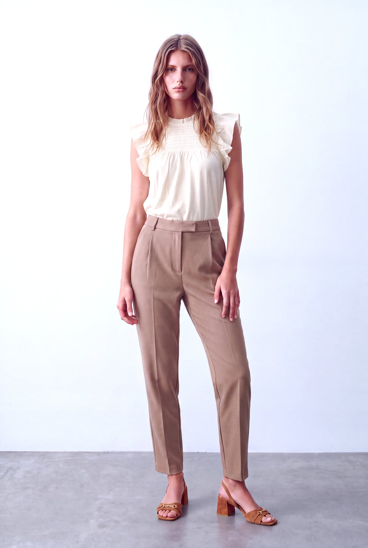 Beyaz Kadın Beyaz %100 Viskon Hafif Dik Yaka Fırfırlı Kısa Kol Göğüs Gipeli Arkadan Bağlamalı Bluz ELODIE - Top - Westmark London EU(TR) Store Organik Pamuklu Sürdürülebilir Moda