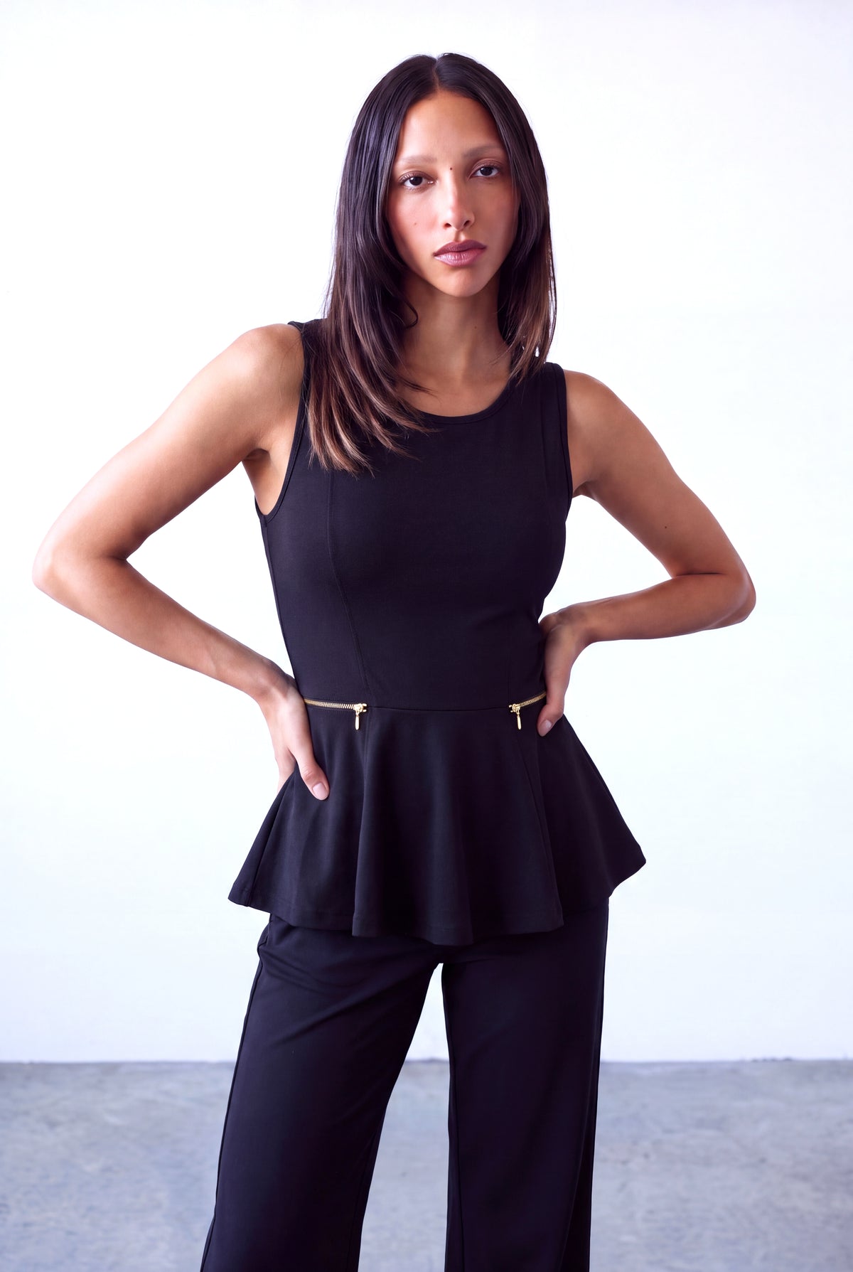 Siyah Kadın Siyah Yumuşak Dokulu Bisiklet Yaka Kolsuz Bel Fermuar Detaylı Eteği Volanlı Bluz JOANNA - Top - Westmark London EU(TR) Store Organik Pamuklu Sürdürülebilir Moda