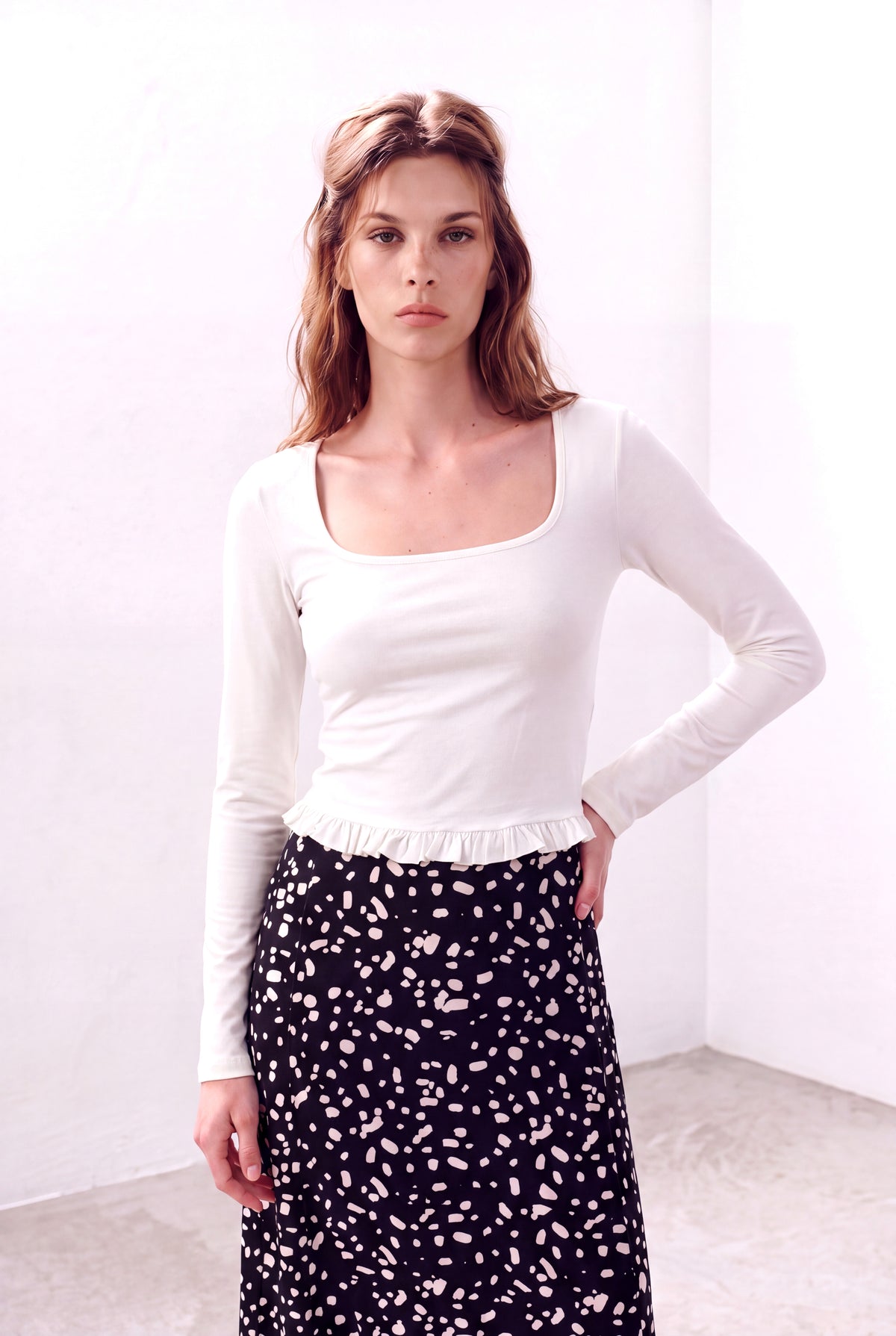 Beyaz Kadın Beyaz Pamuklu Kare Yaka Uzun Kollu Eteği Fırfır Detaylı Bluz PAULINE - Top - Westmark London EU(TR) Store Organik Pamuklu Sürdürülebilir Moda