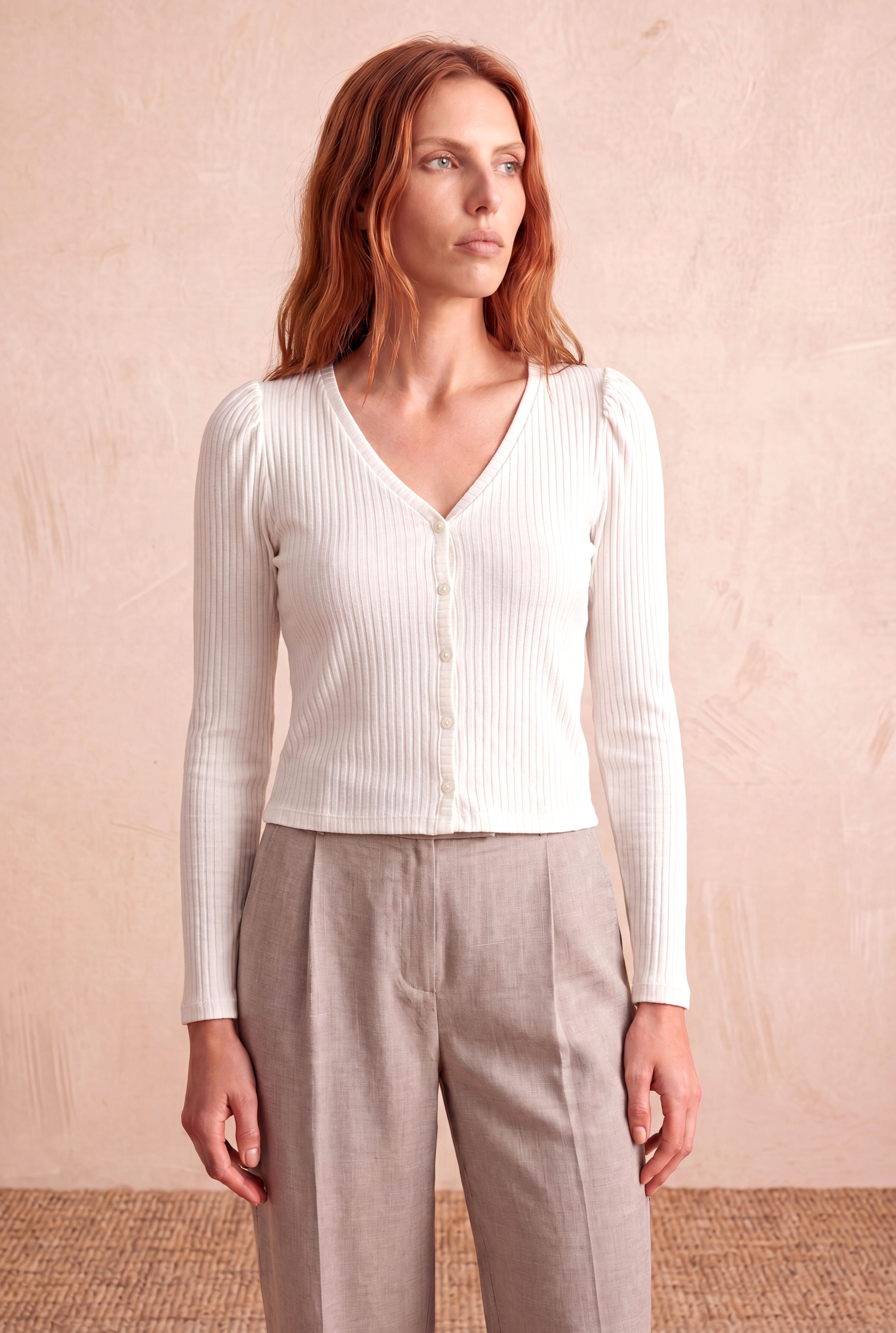 Kadın Beyaz Fitilli Kaşkorse Regular Fit V Yaka Uzun Kollu Düğmeli Crop Bluz KYARA