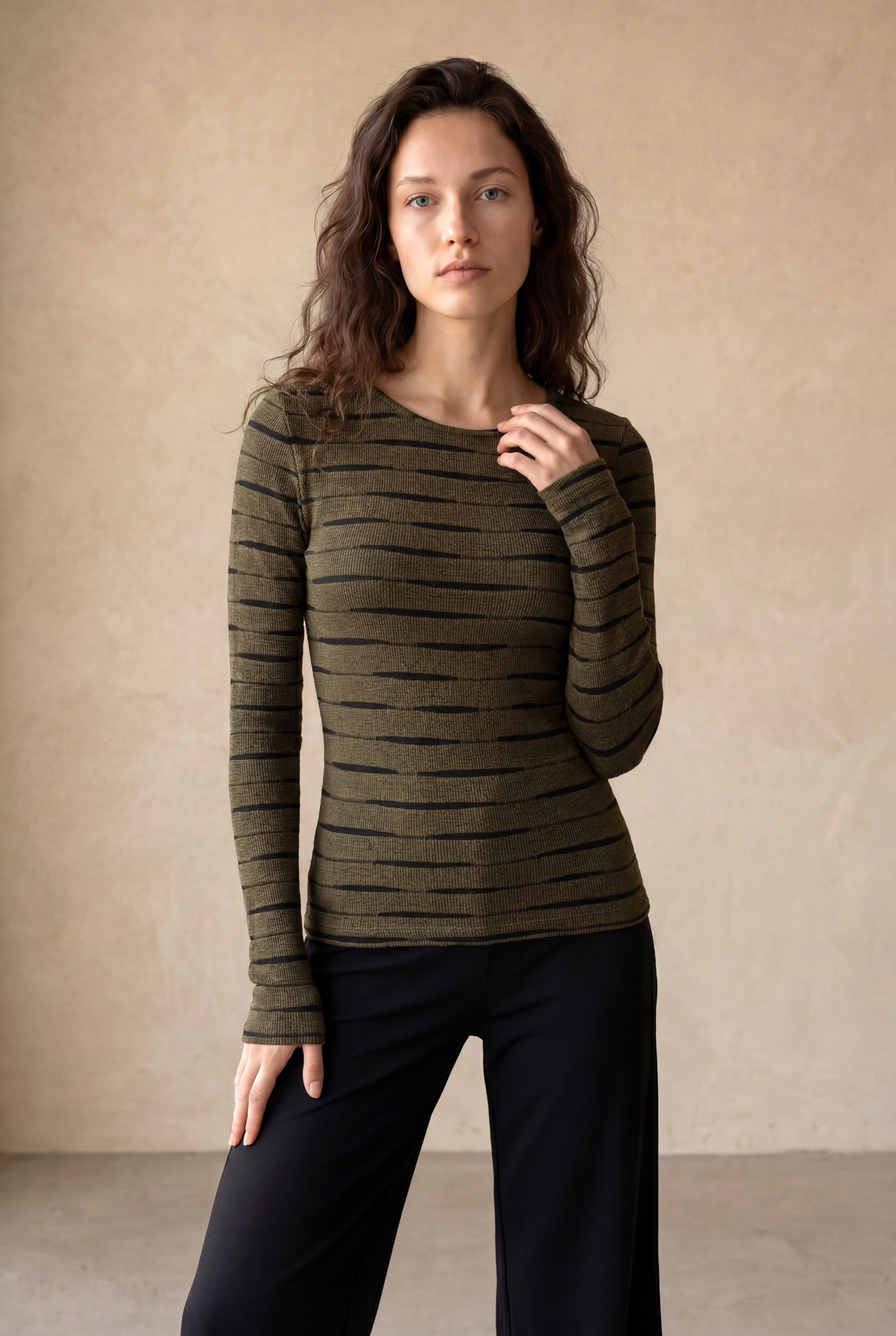 Kadın Regular Fit Bisiklet Yaka Polyester / Viskon / Elastan Uzun Kol Haki/ Siyah Çizgili Bluz ADELE - Top - Westmark London EU(TR) Store Organik Pamuklu Sürdürülebilir Moda
