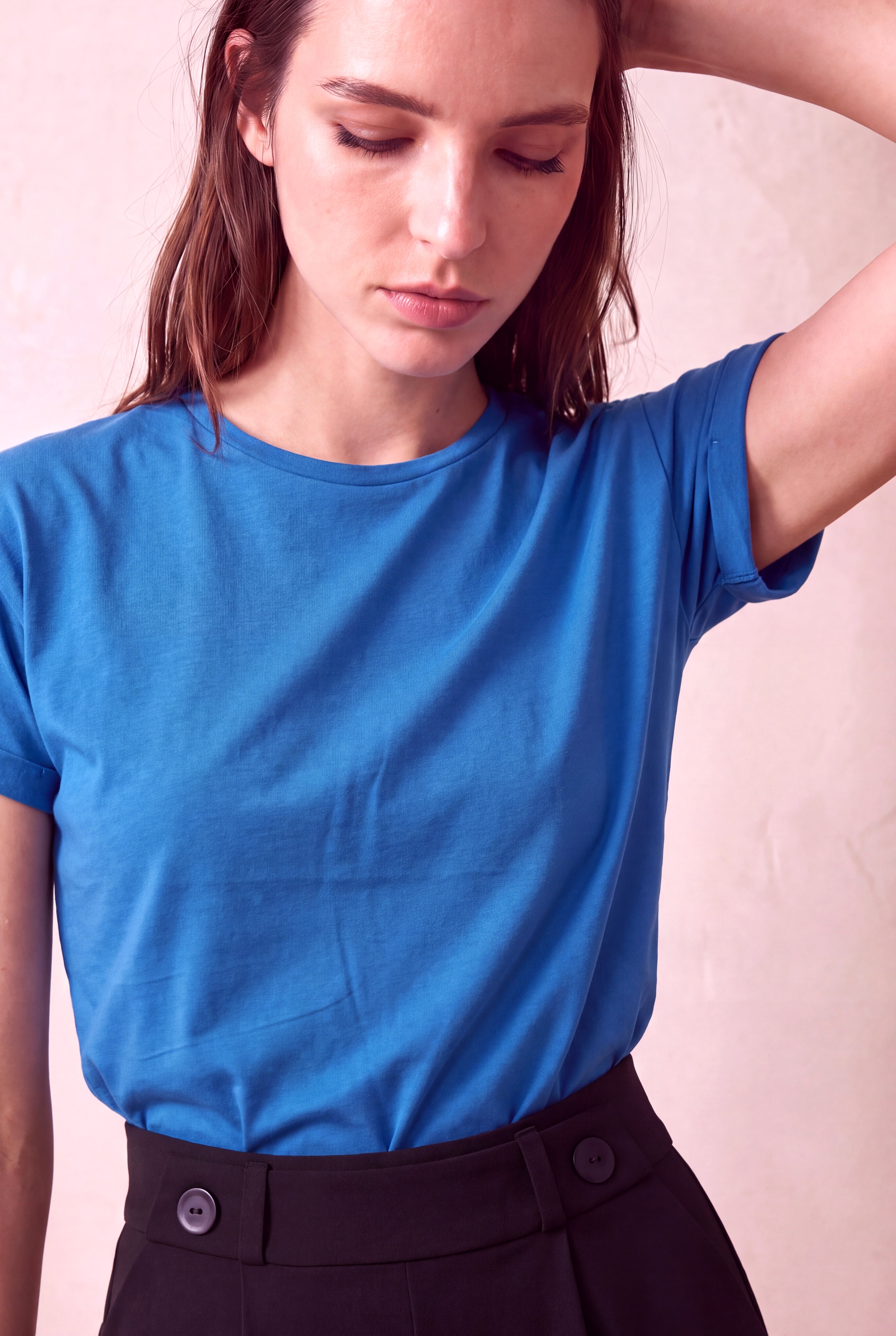 Kadın Pamuklu Canlı Mavi Katlamalı Kısa Kol Detaylı Düşük Omuz Bisiklet Yaka T-Shirt PALMA