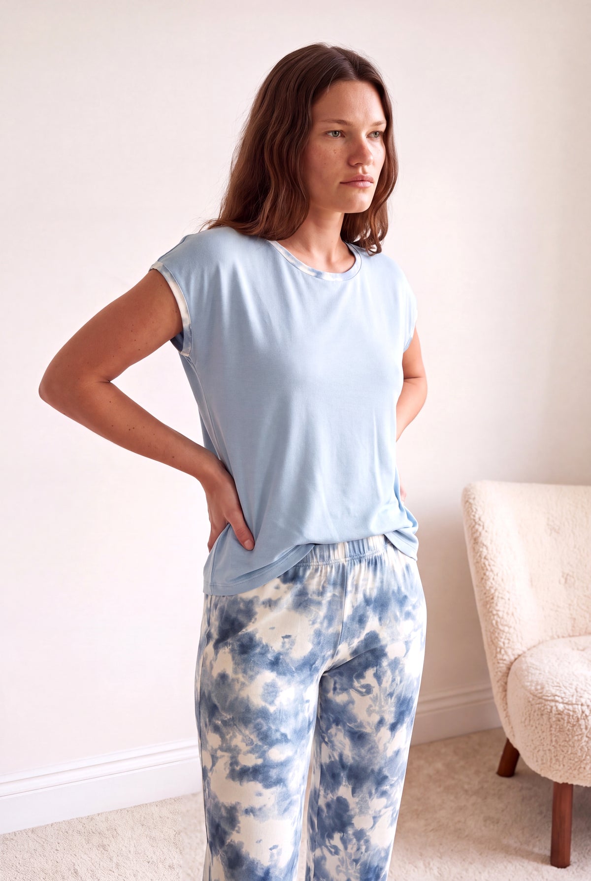 Kadın Pamuklu Mavi Batik Desenli Kısa Kollu Bisiklet Yaka Desenli Biye Detaylı Uzun Altlı Pijama Takım PJLOU