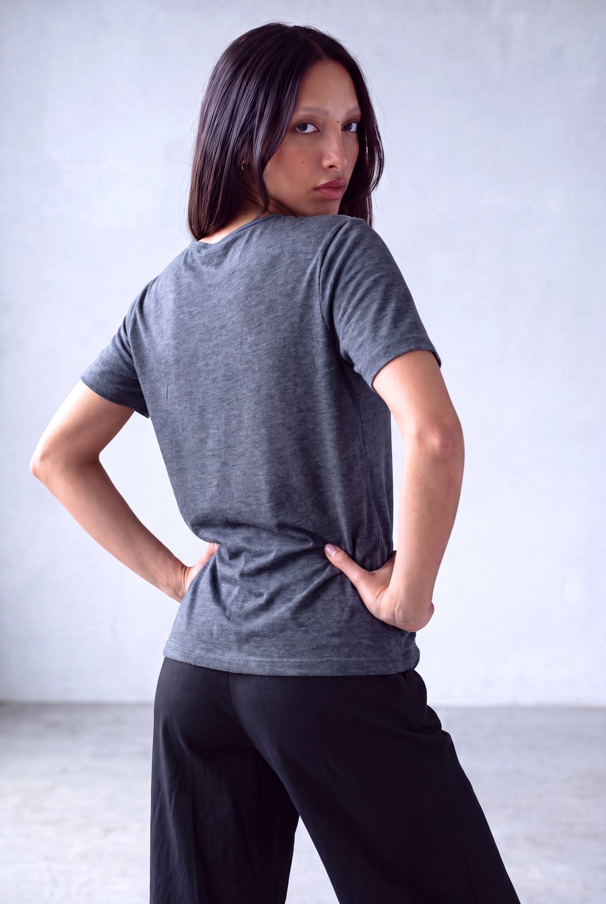 Lacivert Melanj Kadın Lacivert Melanj Viskon Karışımlı Dökümlü Degaje Yaka Kısa Kollu Bluz GABRIELLE - Top - Westmark London EU(TR) Store Organik Pamuklu Sürdürülebilir Moda