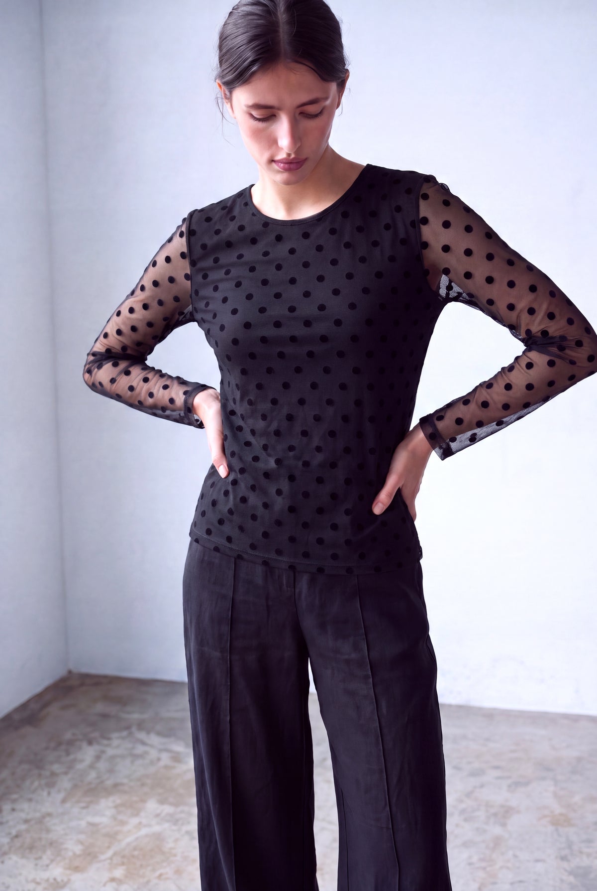Siyah Puantiyeli Kadın Siyah Puantiyeli Transparan Bisiklet Yaka Uzun Kollu Ön Astarlı Bluz SALOME - Top - Westmark London EU(TR) Store Organik Pamuklu Sürdürülebilir Moda