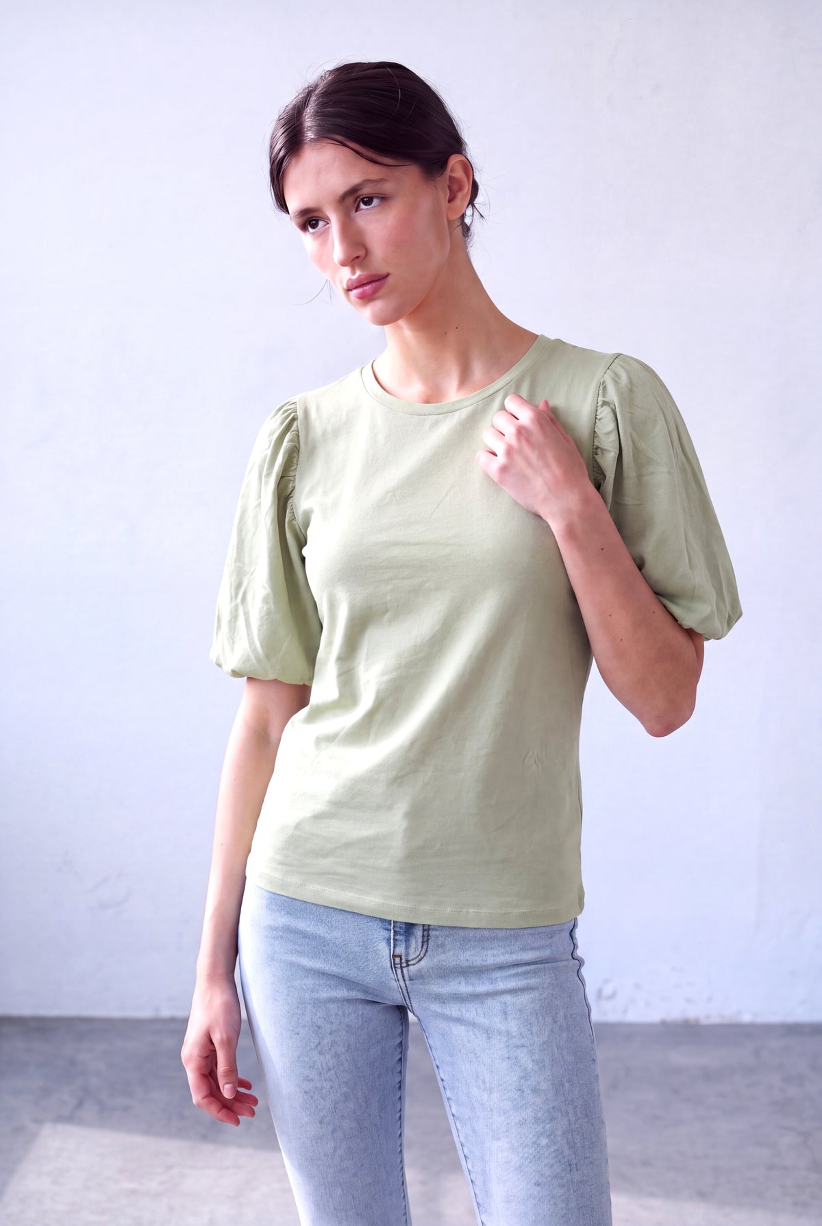 Açık Zeytin Yeşili Kadın Açık Zeytin Yeşili Pamuklu Bisiklet Yaka Kısa Balon Kollu Bluz JILL - Top - Westmark London EU(TR) Store Organik Pamuklu Sürdürülebilir Moda
