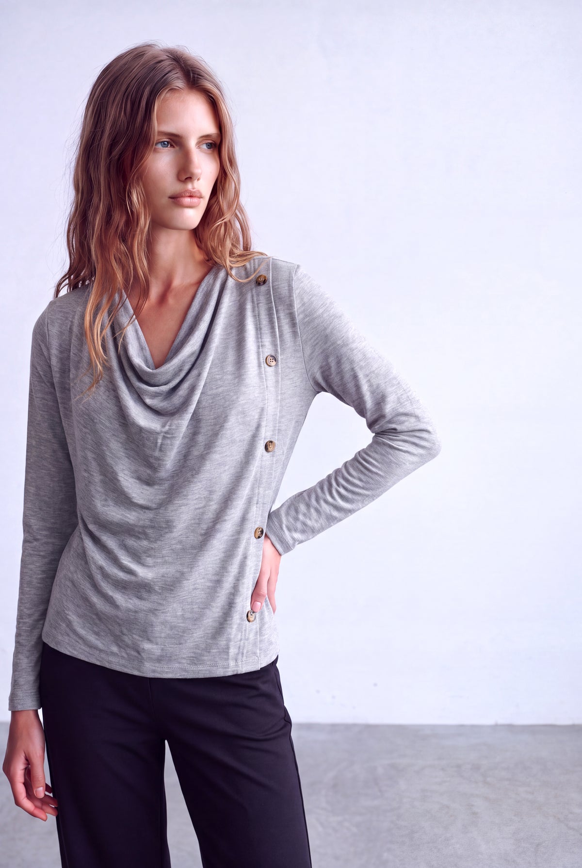 Gri Melanj Kadın Gri Melanj Viskon Karışımlı Dökümlü Degaje Yaka Uzun Kollu Düğme Detaylı Bluz FELICIA - Top - Westmark London EU(TR) Store Organik Pamuklu Sürdürülebilir Moda