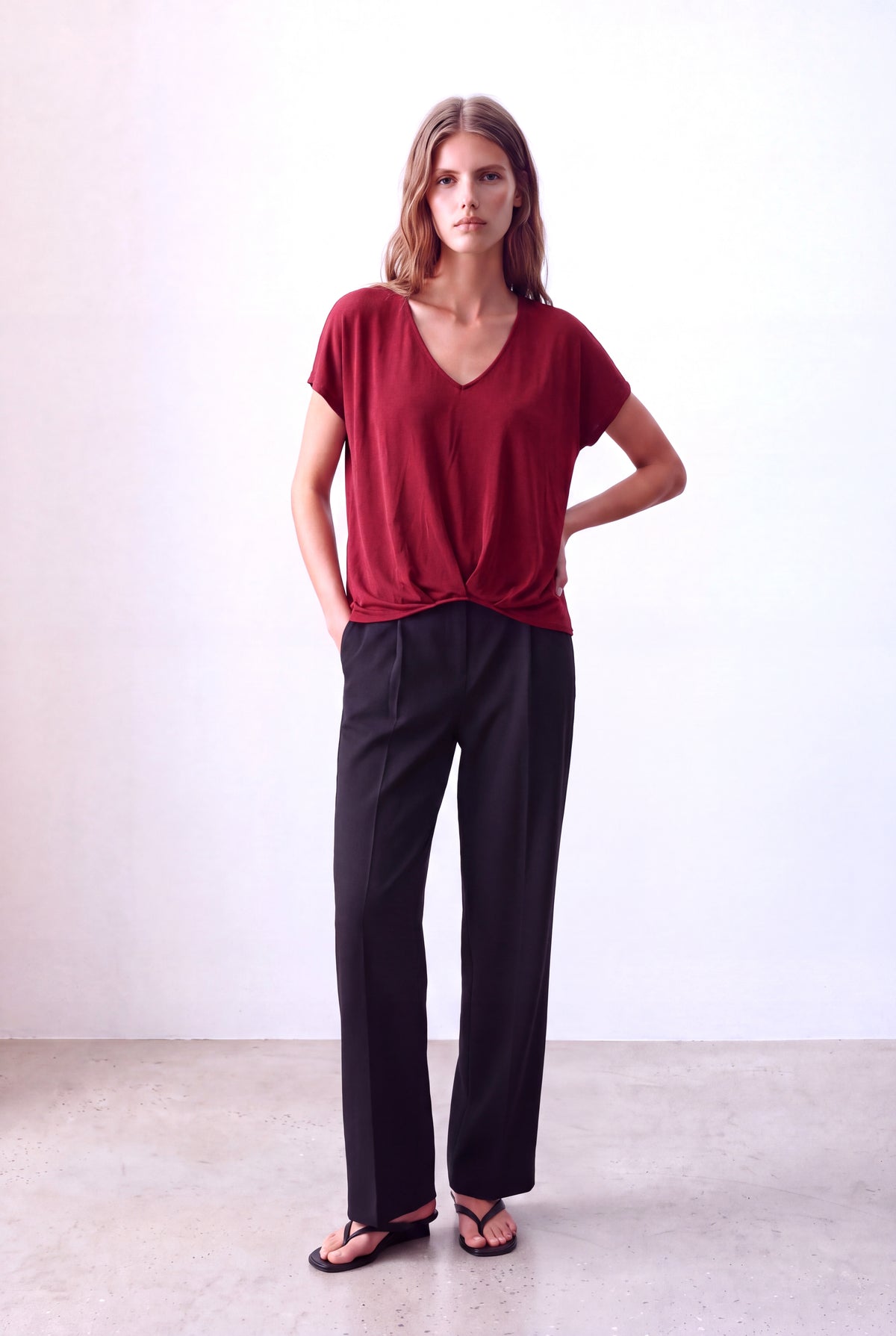 Koyu Kırmızı Kadın Koyu Kırmızı Dokulu V Yaka Kısa Kol Etek Ucu Büzgülü Bluz BETHANY - Top - Westmark London EU(TR) Store Organik Pamuklu Sürdürülebilir Moda