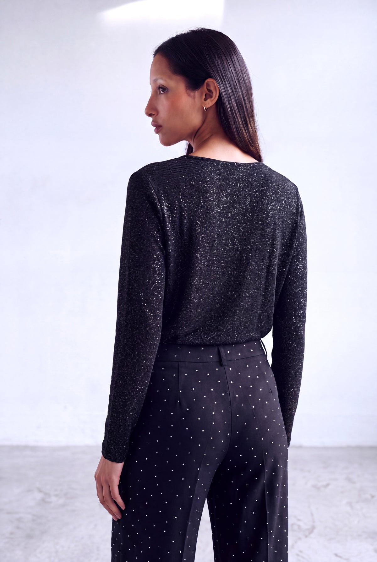 Siyah/Gri Simli Kadın Siyah/Gri Simli Viskon Karışımlı Kruvaze V Yaka Uzun Kollu Ön Dökümlü Drapeli Bluz ANGELA - Top - Westmark London EU(TR) Store Organik Pamuklu Sürdürülebilir Moda