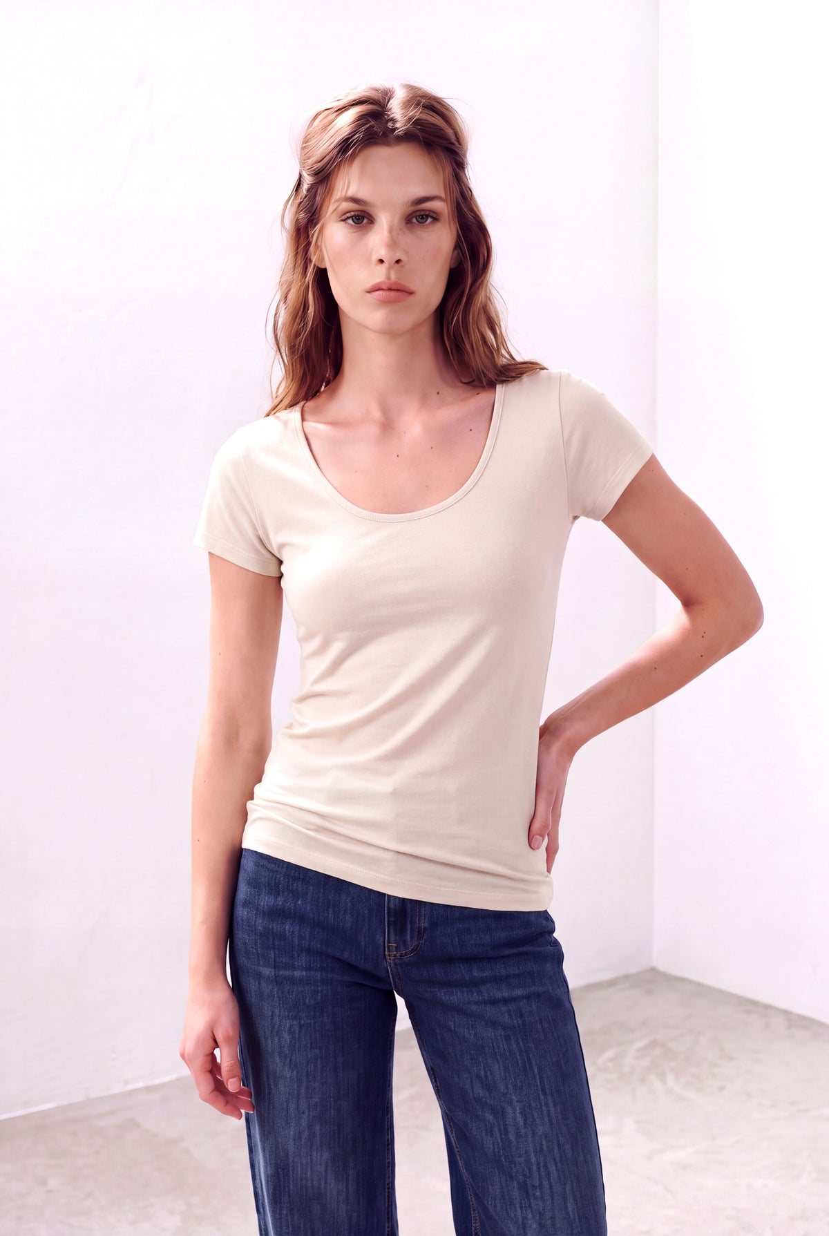 Ekru Kadın Ekru Pamuklu Geniş Bisiklet Yaka Kısa Kollu T-Shirt MAYA - Top - Westmark London EU(TR) Store Organik Pamuklu Sürdürülebilir Moda