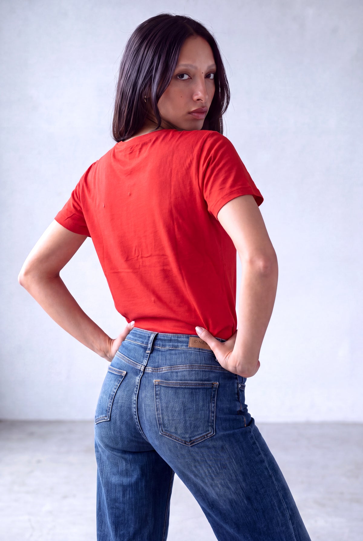 Kırmızı Kadın Kırmızı Pamuklu Bisiklet Yaka Kısa Kollu Metal Küşgözü Detaylı T-Shirt CLIONA - Top - Westmark London EU(TR) Store Organik Pamuklu Sürdürülebilir Moda