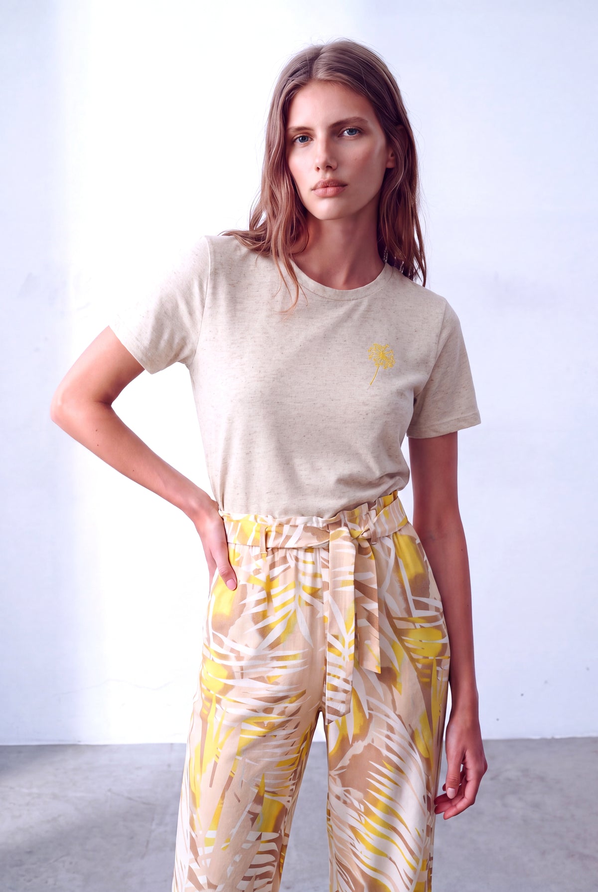Bej Melanj Kadın Bej Melanj Keten Karışımlı Yumuşak Dokulu Geniş Bisiklet Yaka Kısa Kollu Nakış Detaylı T-Shirt INES - Top - Westmark London EU(TR) Store Organik Pamuklu Sürdürülebilir Moda